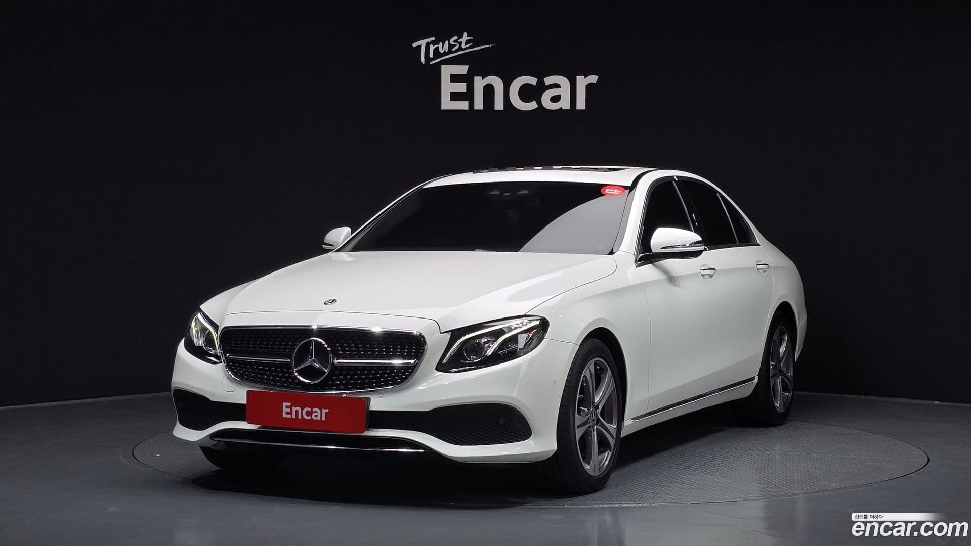 Main__Slider__Photo:E-Class Mercedes-Benz 2018.0-0