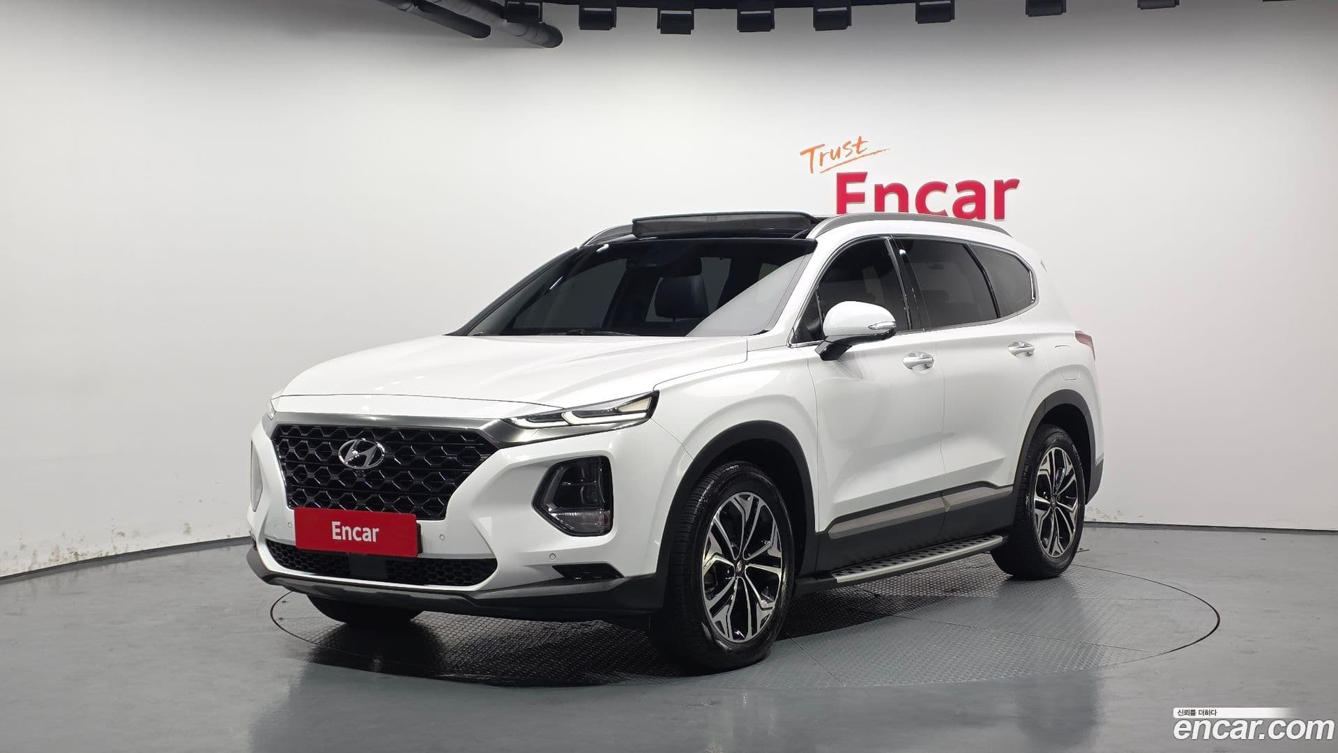 Main__Slider__Photo:Santafe Hyundai 2019.0-0