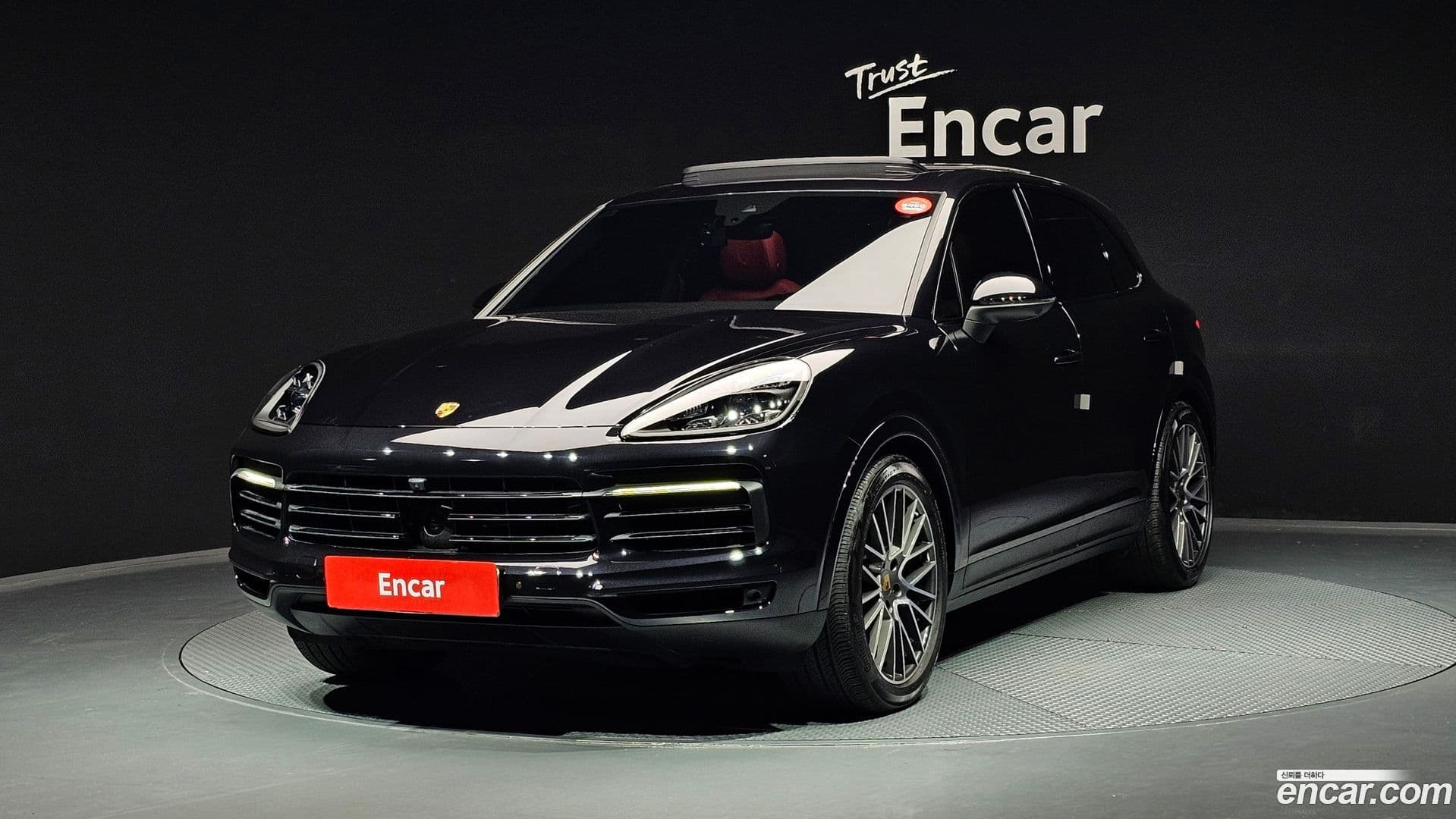 Main__Slider__Photo:Cayenne Porsche 2021.0-0