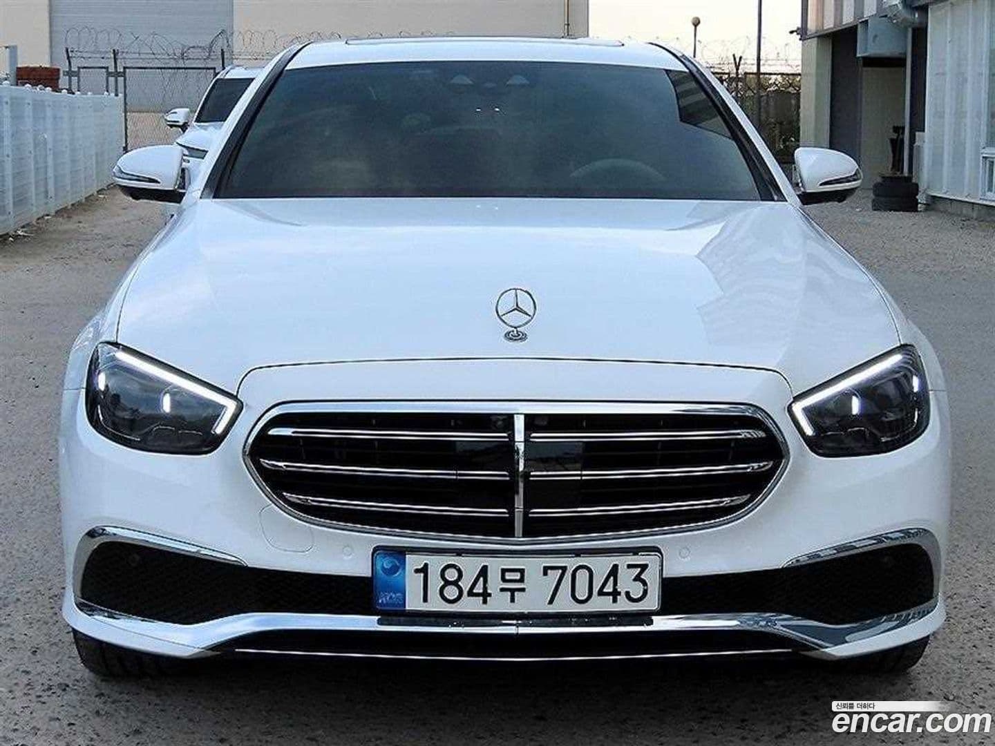 Main__Slider__Photo:E-Class Mercedes-Benz 2023.4-0