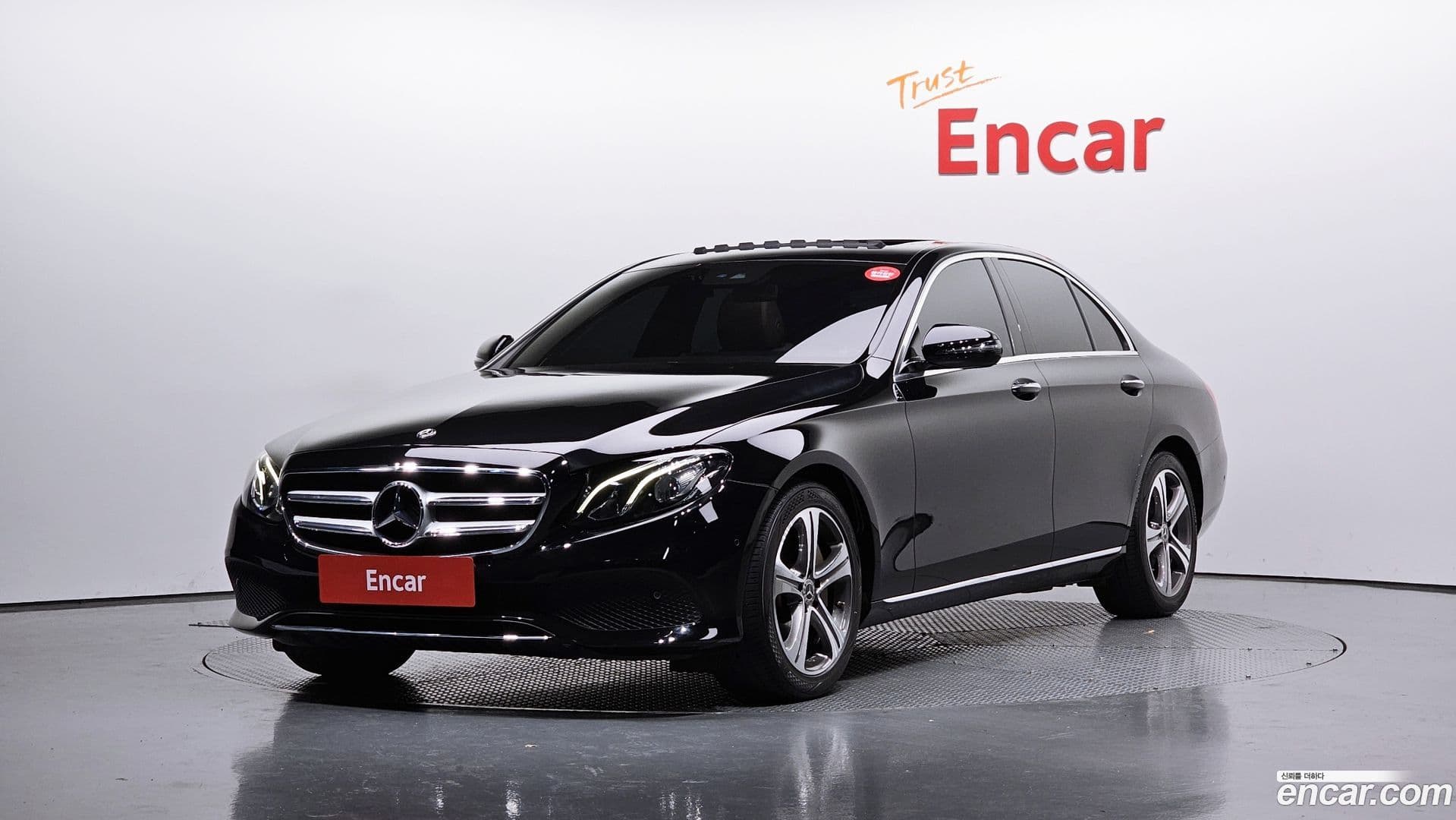 Main__Slider__Photo:E-Class Mercedes-Benz 2019.2-0