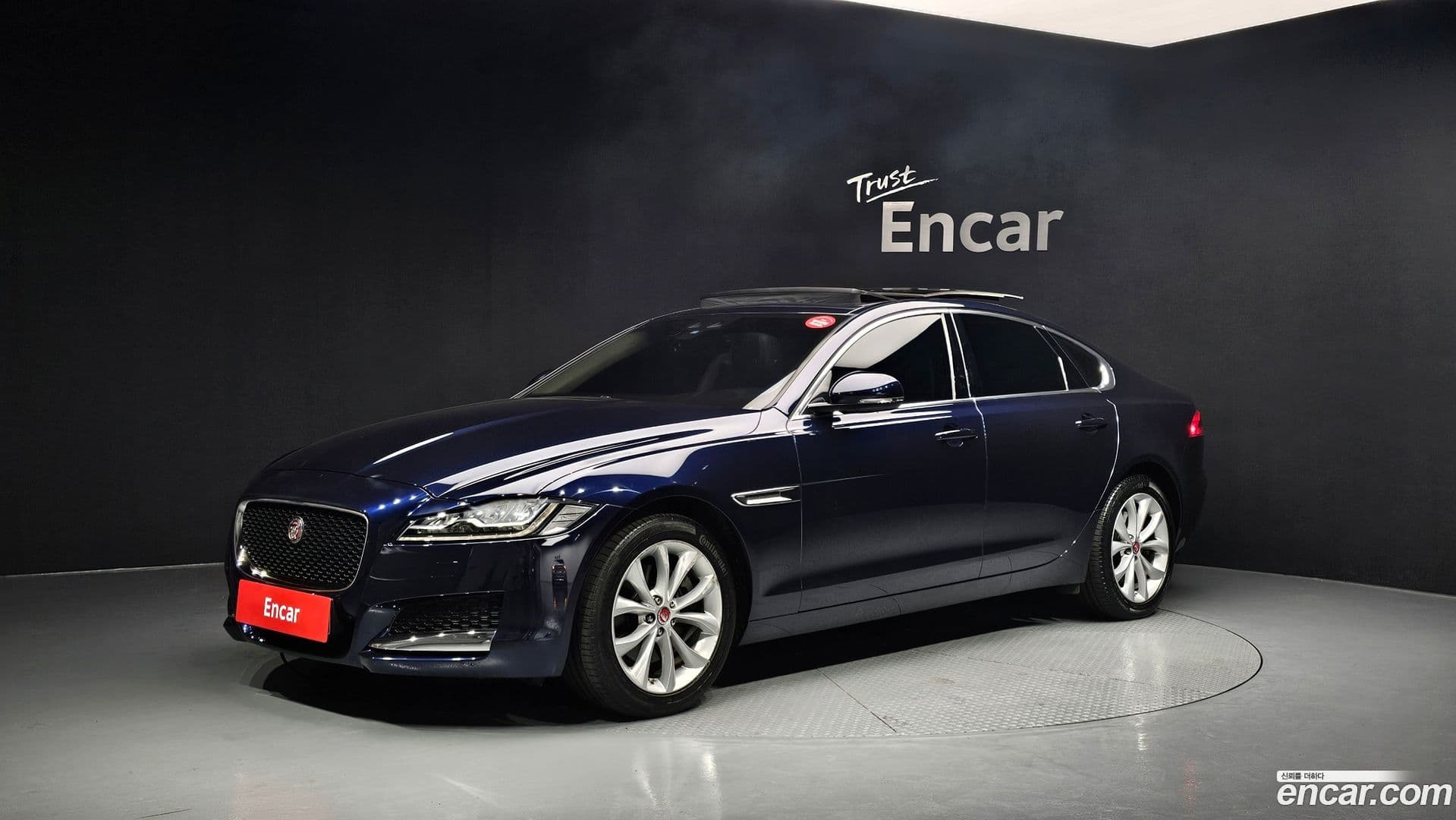 Main__Slider__Photo:XF Jaguar 2018.10-0