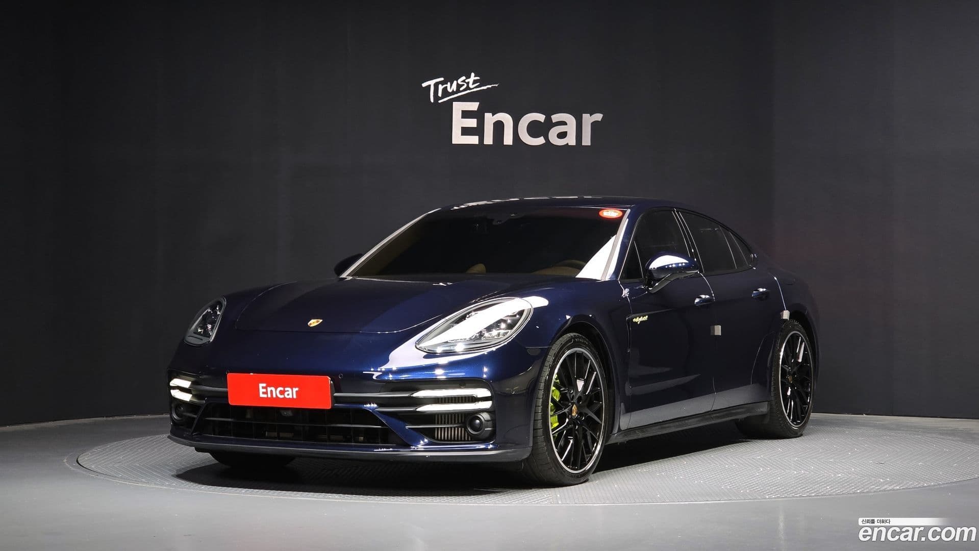 Main__Slider__Photo:Panamera Porsche 2021.8-0
