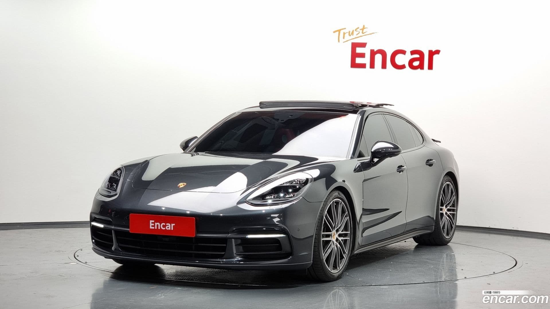 Main__Slider__Photo:Panamera Porsche 2018.11-0
