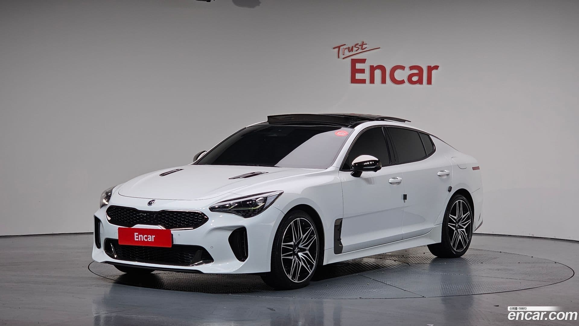 Main__Slider__Photo:Stinger Kia 2021.4-0