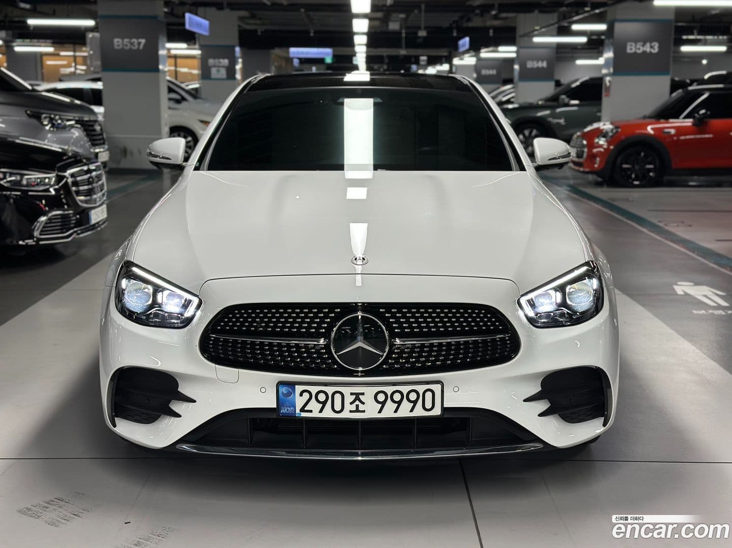 Main__Slider__Photo:E-Class Mercedes-Benz 2022.1-0