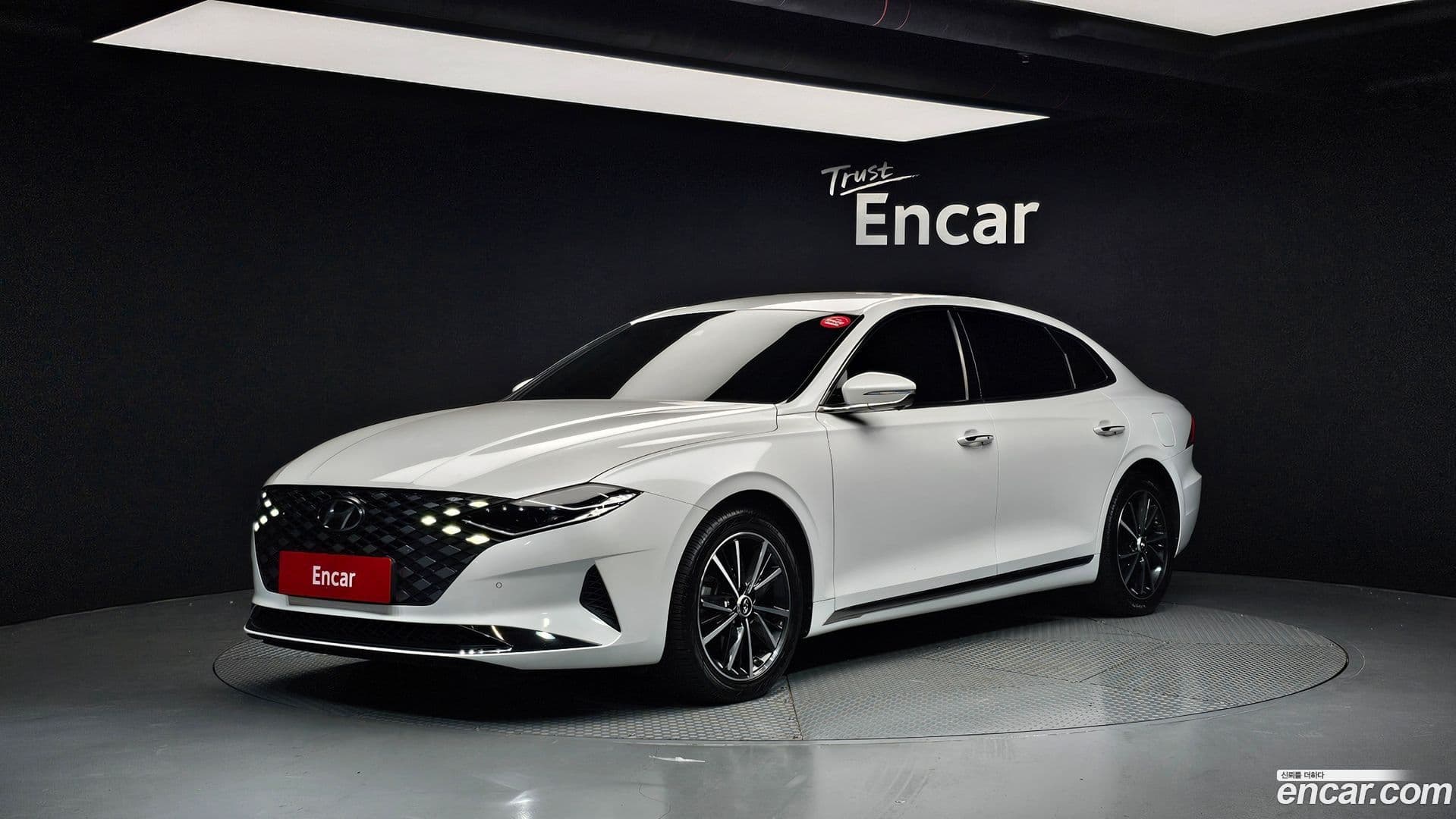 Main__Slider__Photo:Grandeur Hyundai 2021.10-0