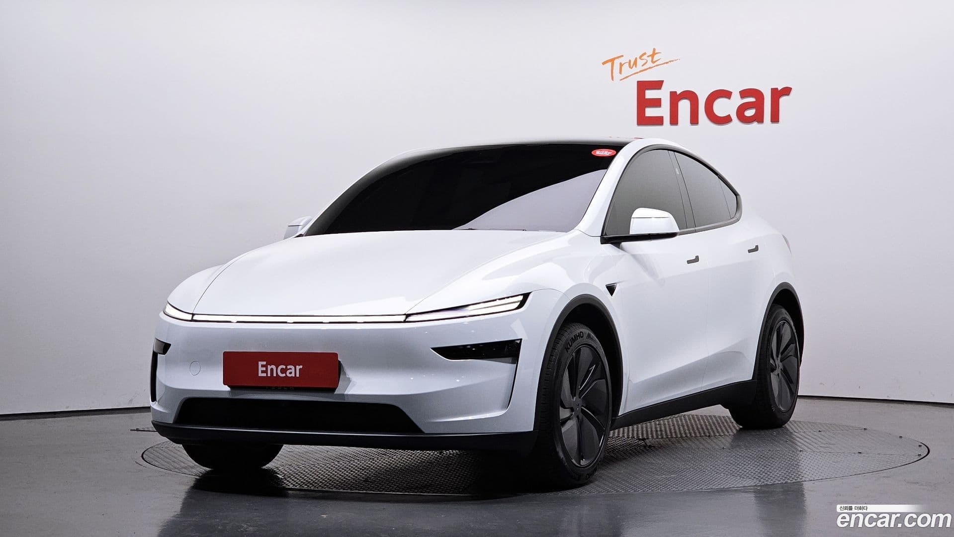 Main__Slider__Photo:Model Y Tesla 2025.10-0