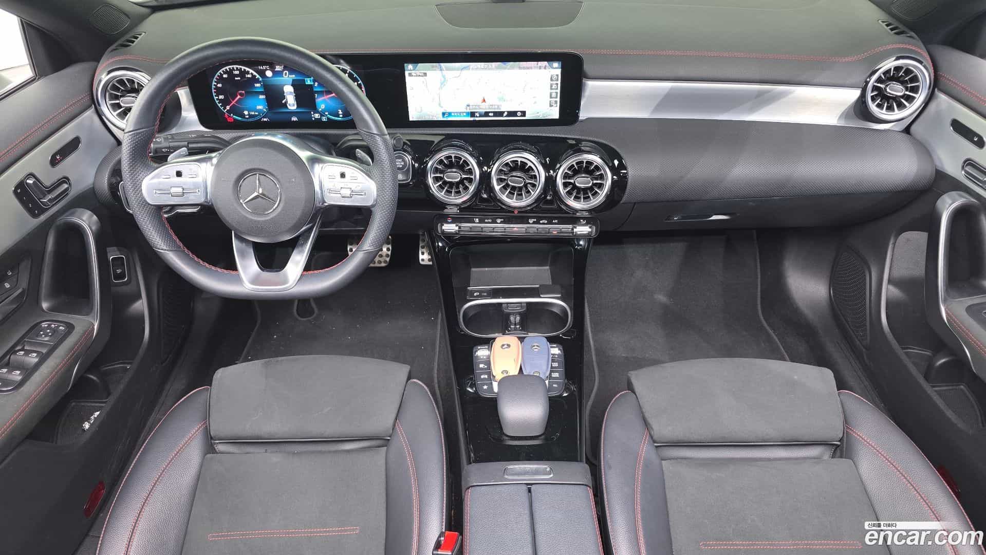 CLA-Class Mercedes-Benz 2022.10-INNER-007