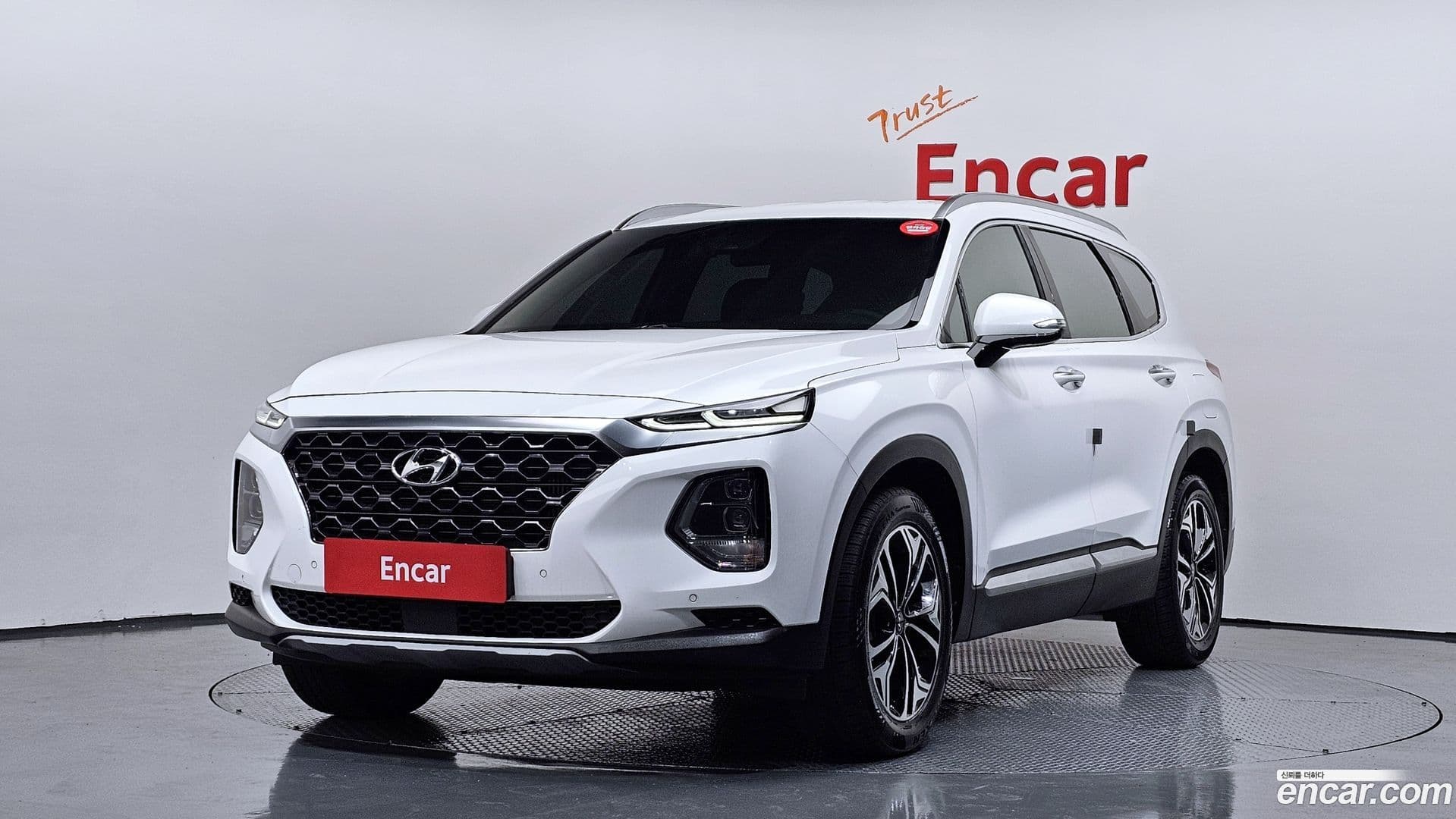 Main__Slider__Photo:Santafe Hyundai 2020.3-0