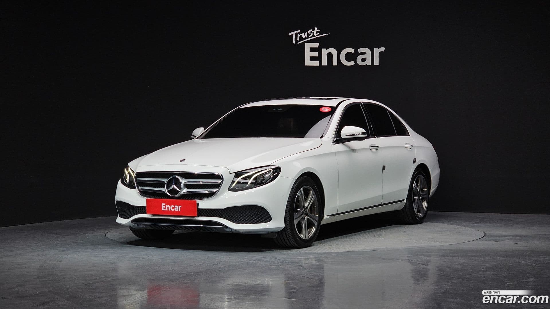 Main__Slider__Photo:E-Class Mercedes-Benz 2018.9-0