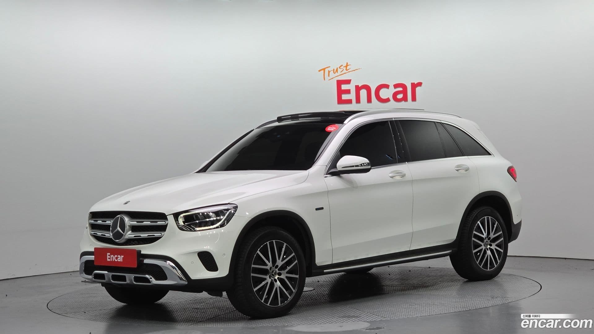 Main__Slider__Photo:GLC-Class Mercedes-Benz 2020.9-0