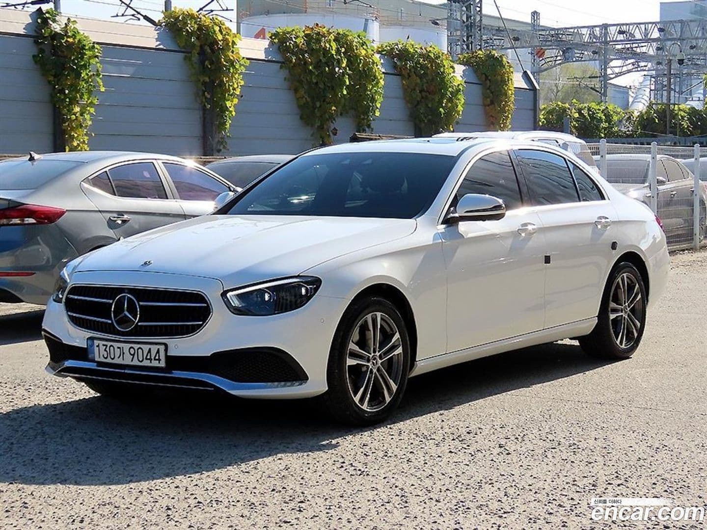 Main__Slider__Photo:E-Class Mercedes-Benz 2022.1-0