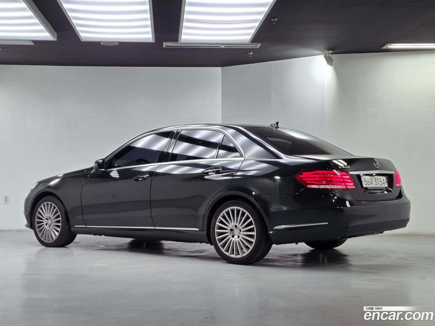 Main__Slider__Photo:E-Class Mercedes-Benz 2015.8-0
