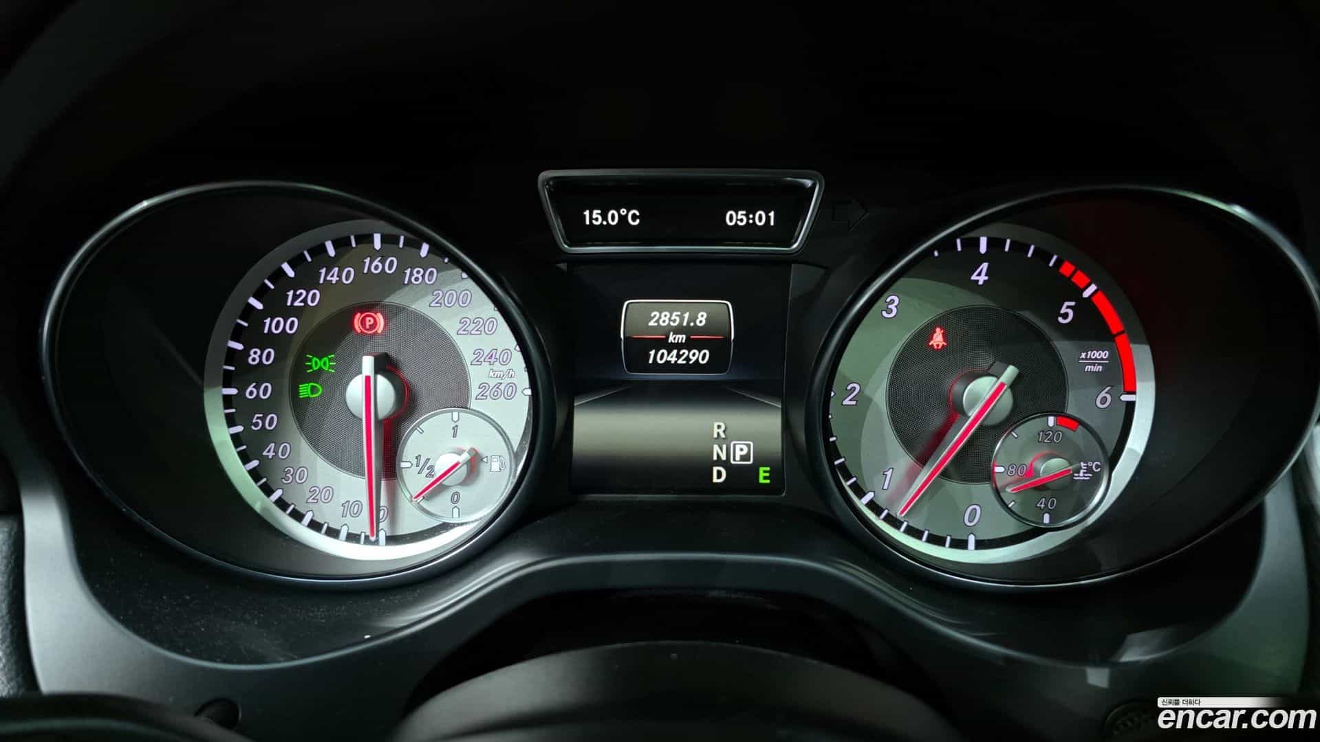 GLA-Class Mercedes-Benz 2015.7-INNER-008