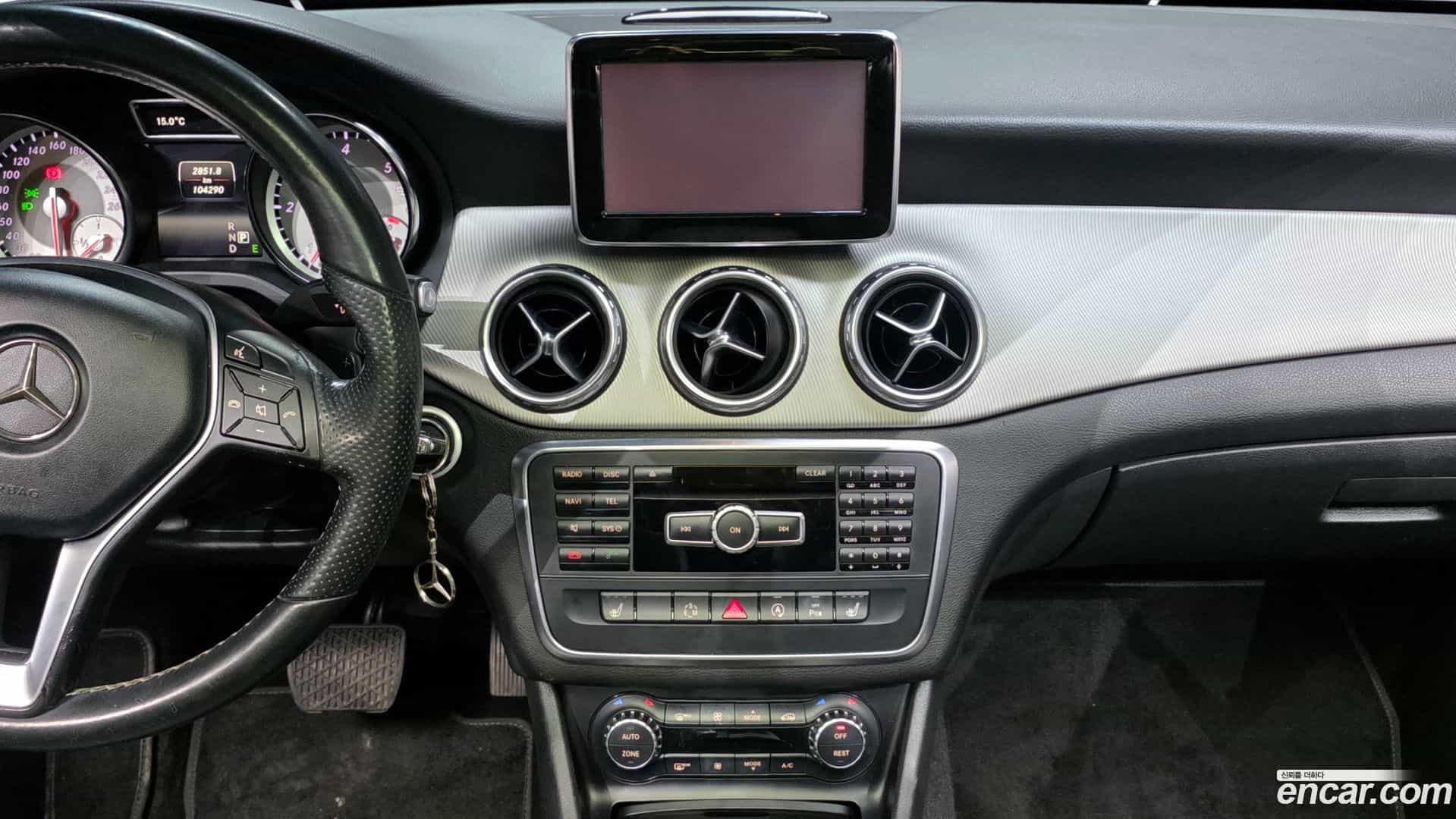 GLA-Class Mercedes-Benz 2015.7-OPTION-018