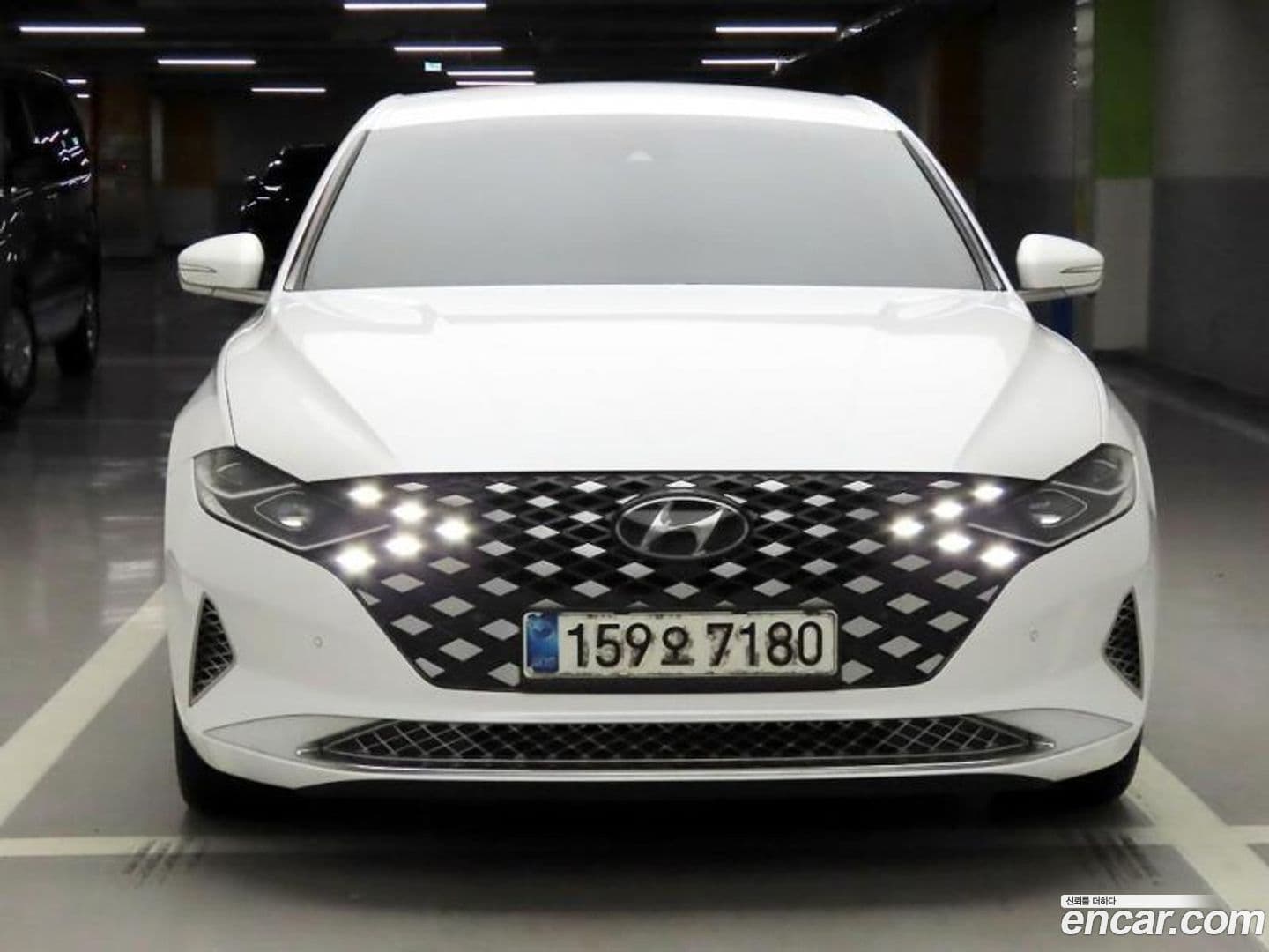 Main__Slider__Photo:Grandeur Hyundai 2020.9-0