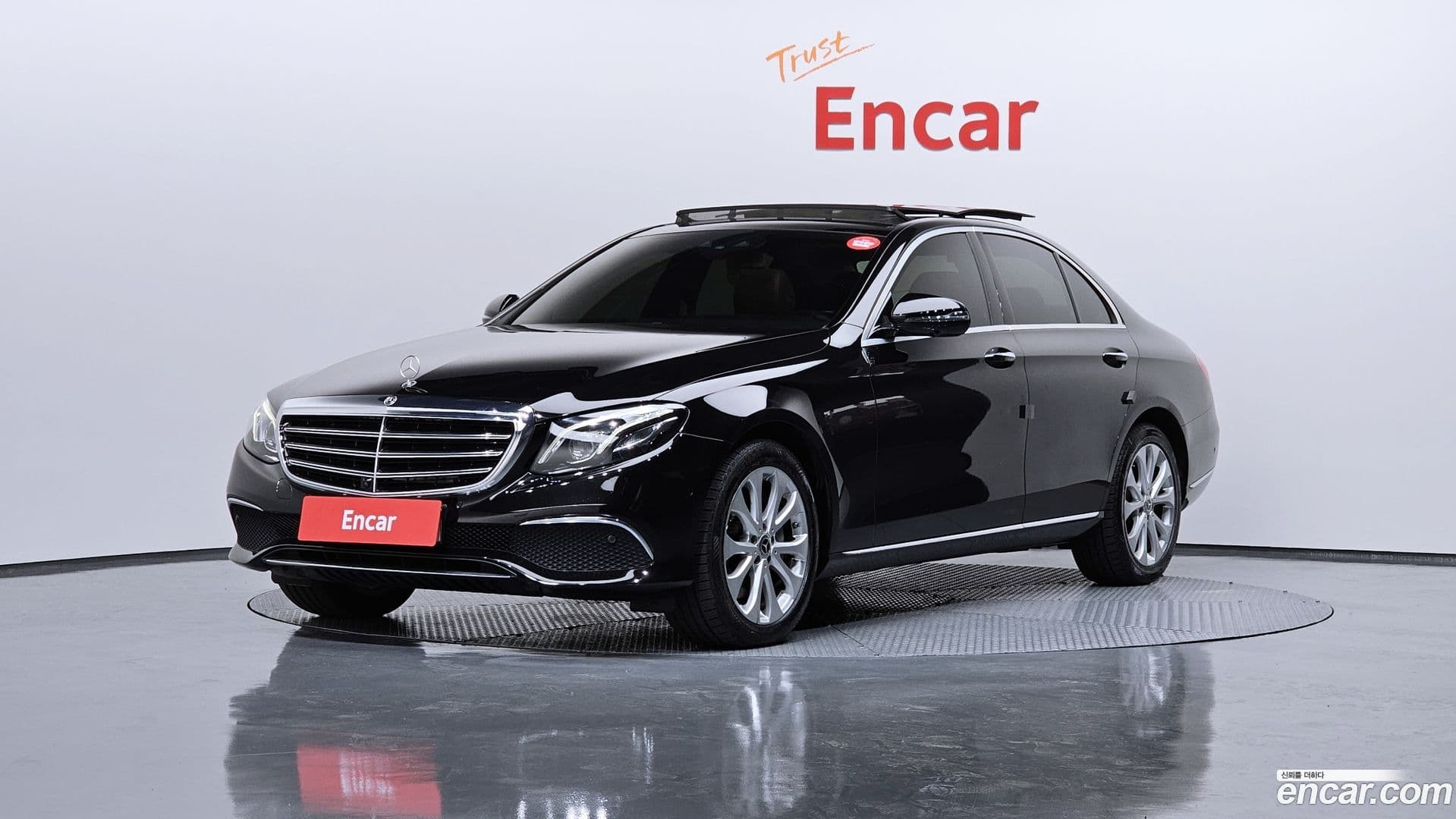 Main__Slider__Photo:E-Class Mercedes-Benz 2017.5-0