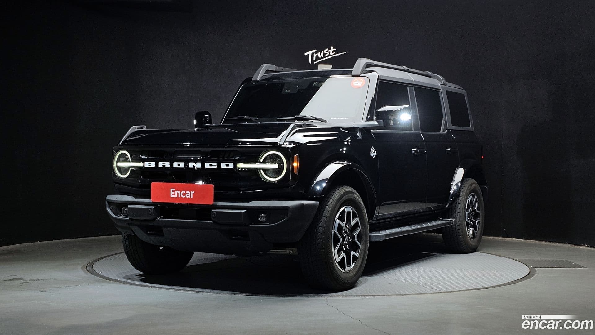 Main__Slider__Photo:Bronco Ford 2022.11-0