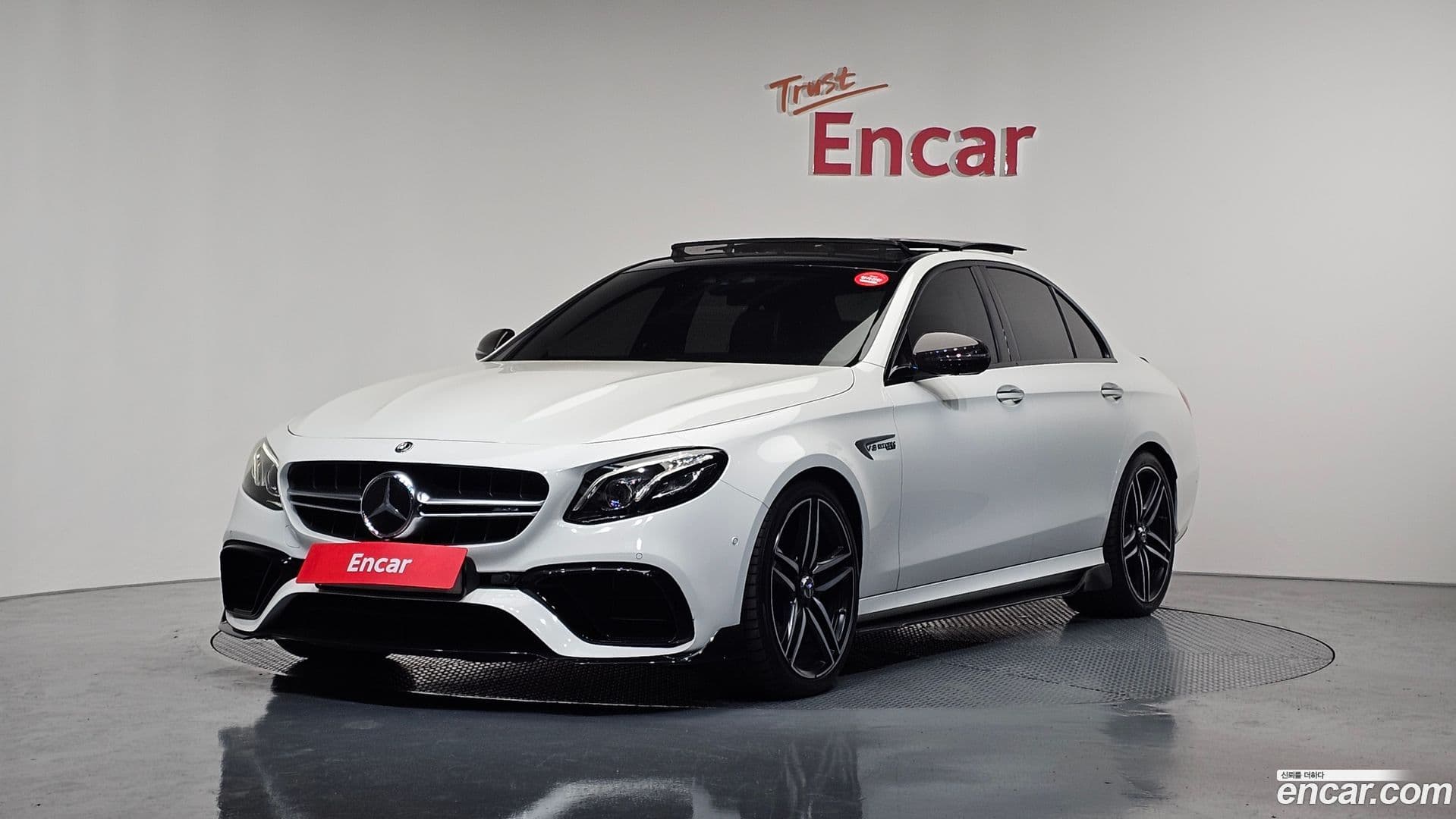 Main__Slider__Photo:E-Class Mercedes-Benz 2018.6-0