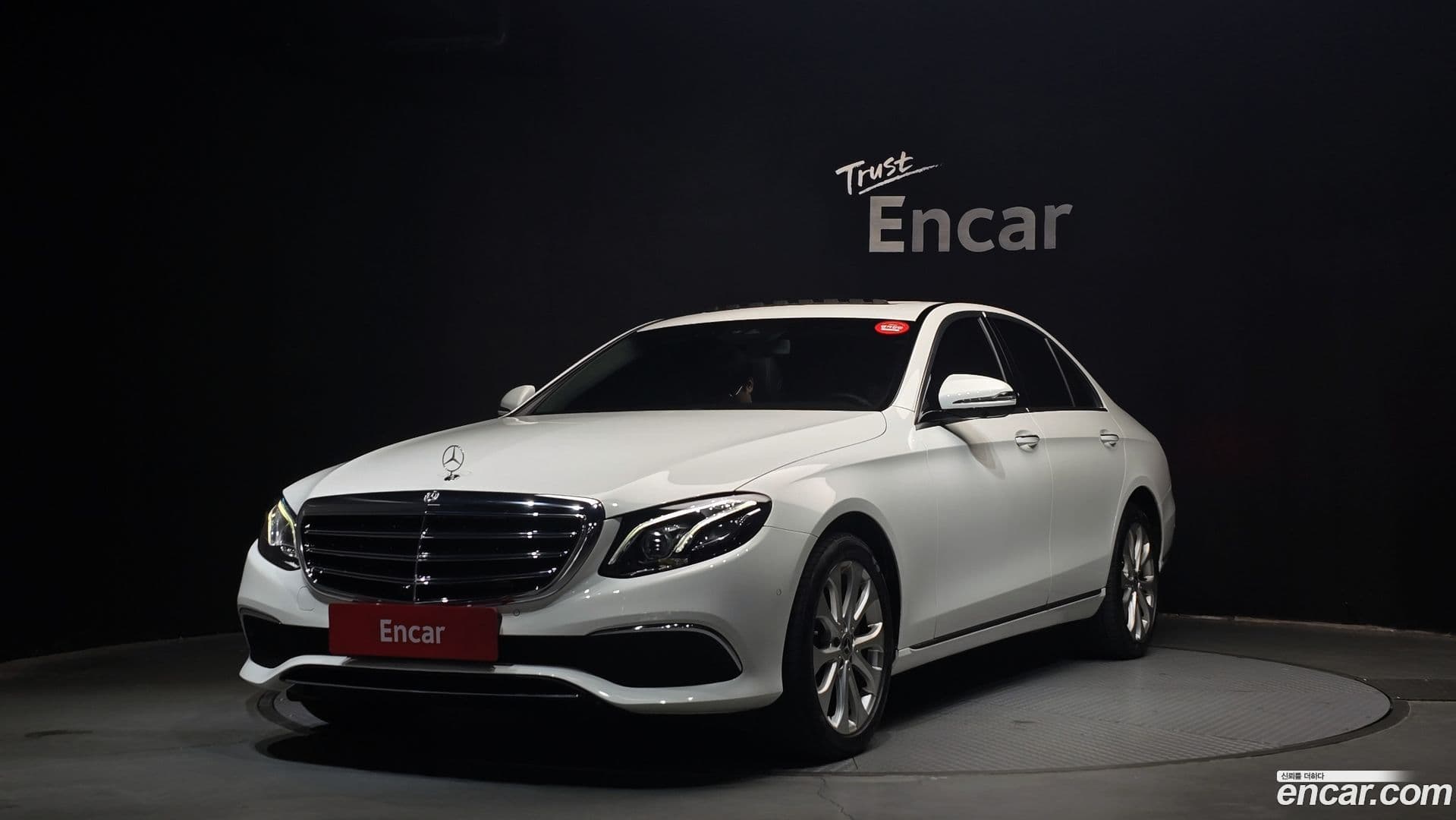 Main__Slider__Photo:E-Class Mercedes-Benz 2017.8-0