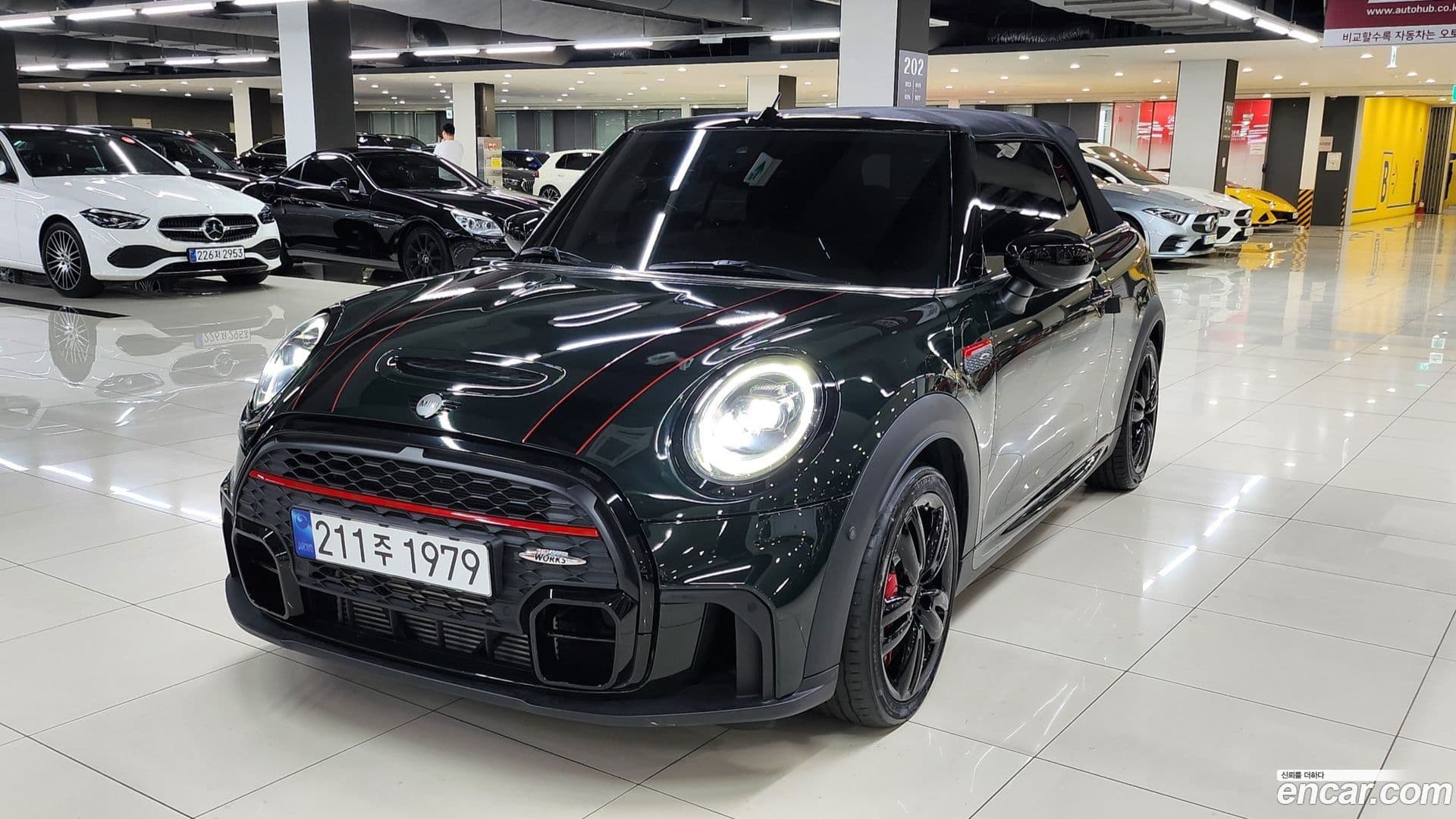 Main__Slider__Photo:Cooper Convertible Mini 2022.6-0