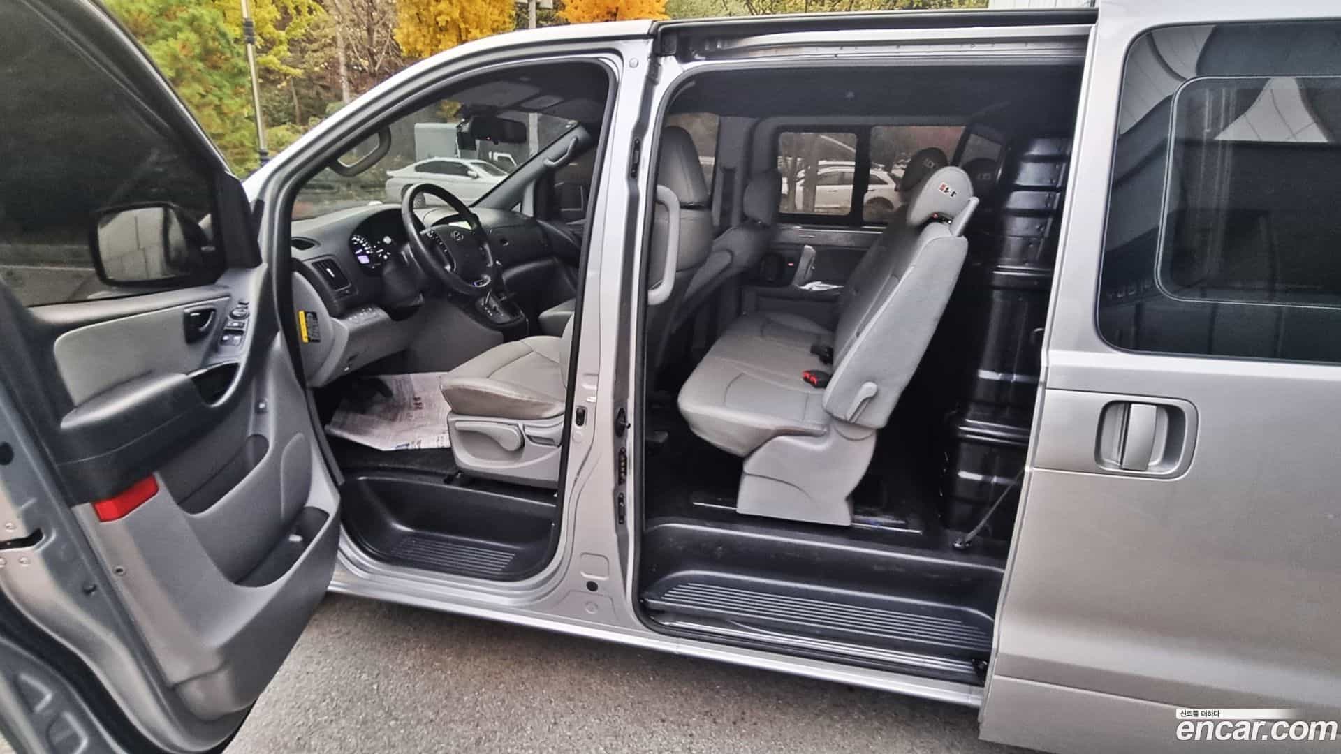 Starex Hyundai 2019.0-INNER-010