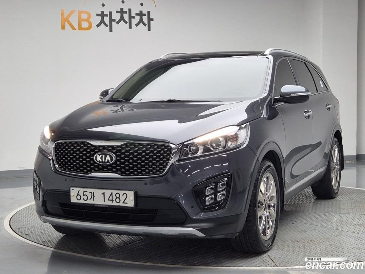 Main__Slider__Photo:Sorento Kia 2017.4-0