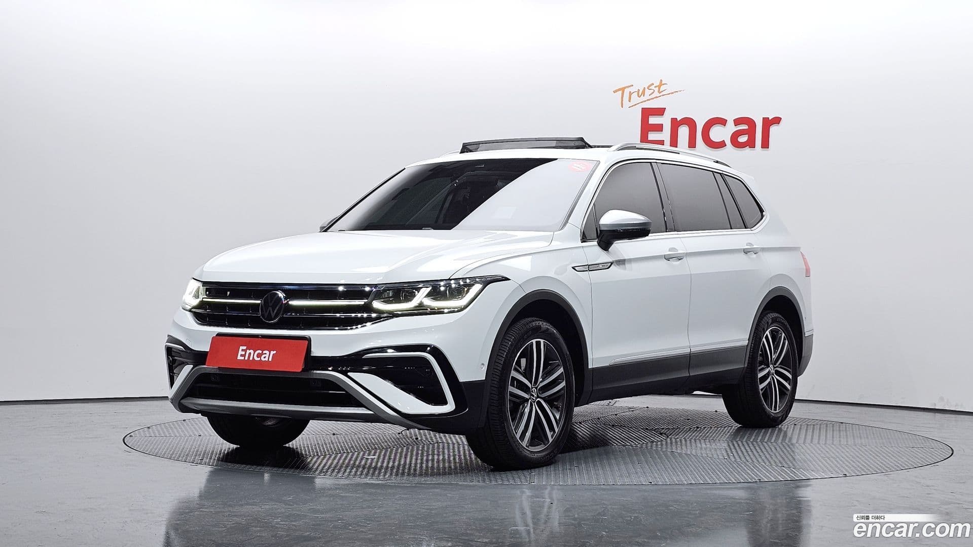 Main__Slider__Photo:Tiguan Volkswagen 2023.11-0