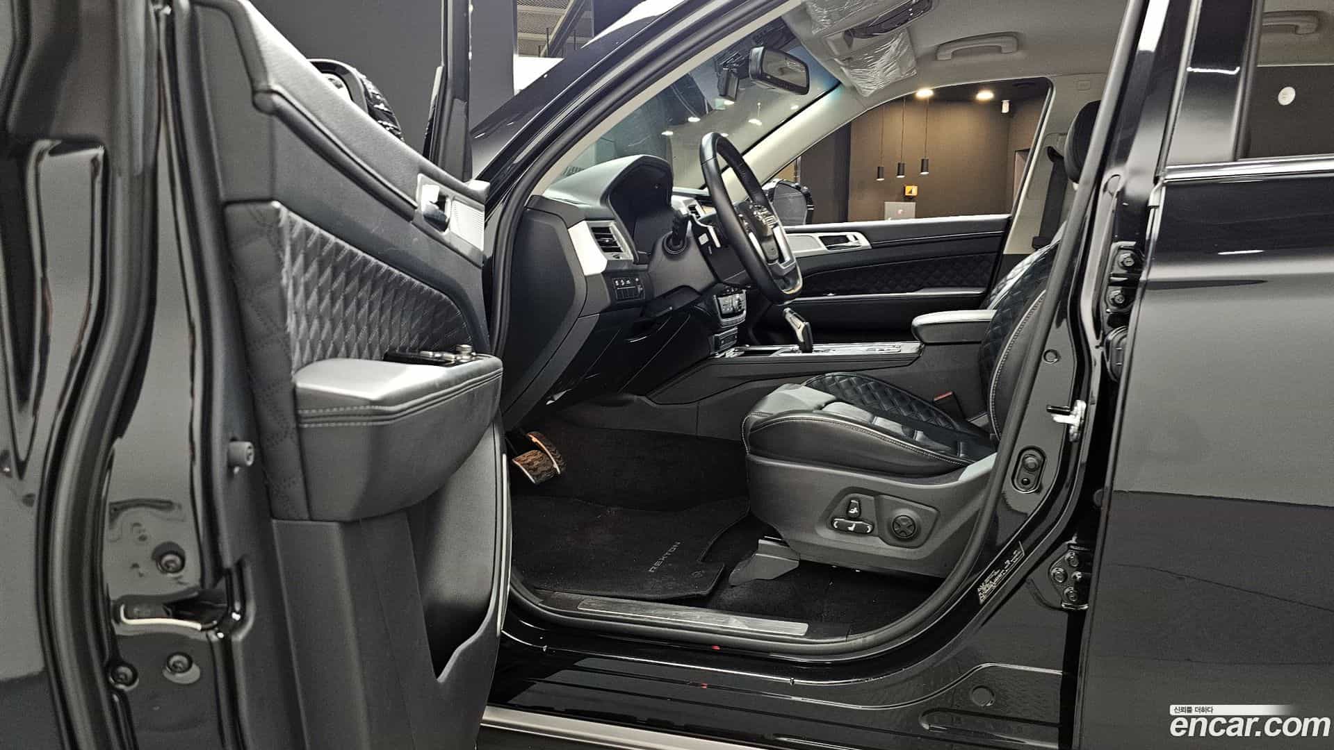 Rexton KG Mobility 2022.10-INNER-010
