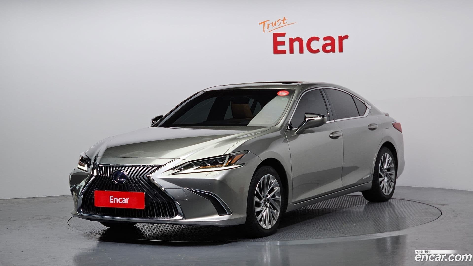 Main__Slider__Photo:ES Lexus 2019.11-0