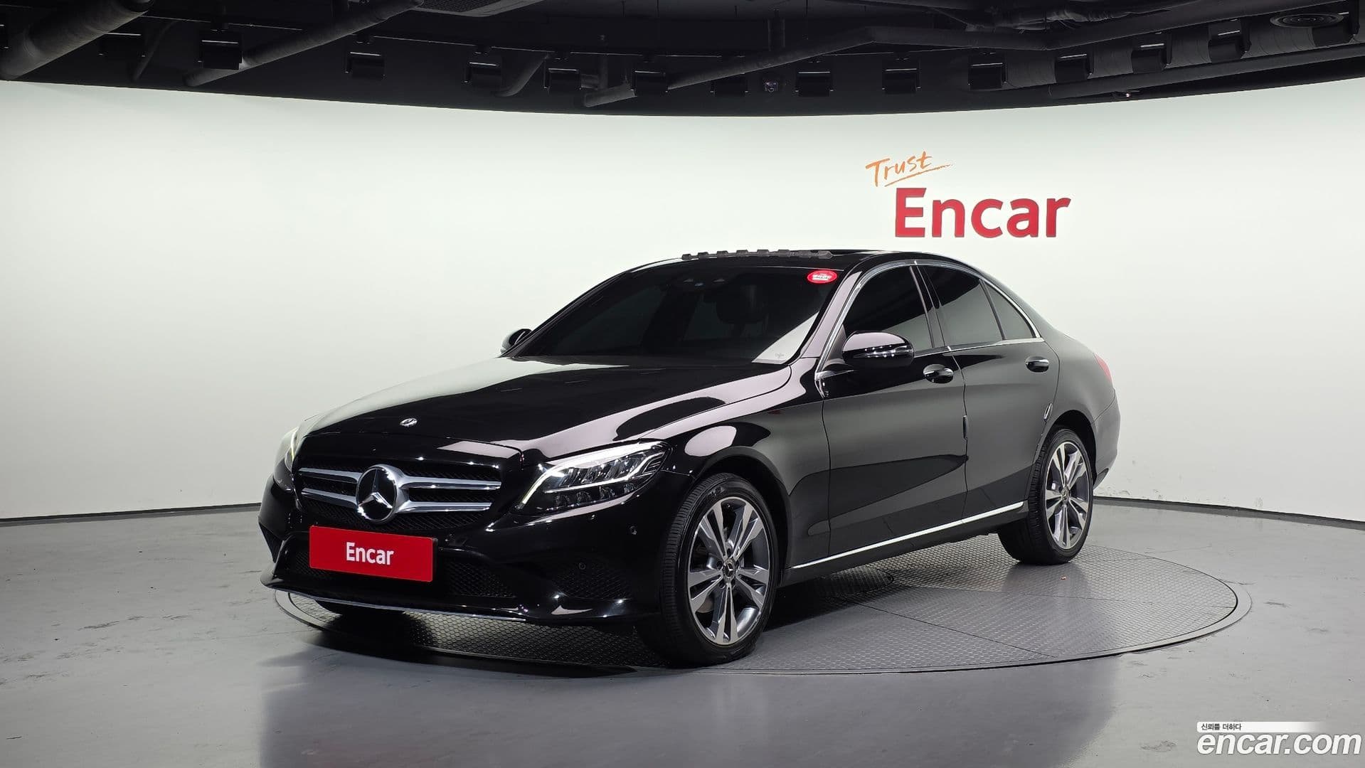 Main__Slider__Photo:C-Class Mercedes-Benz 2020.6-0