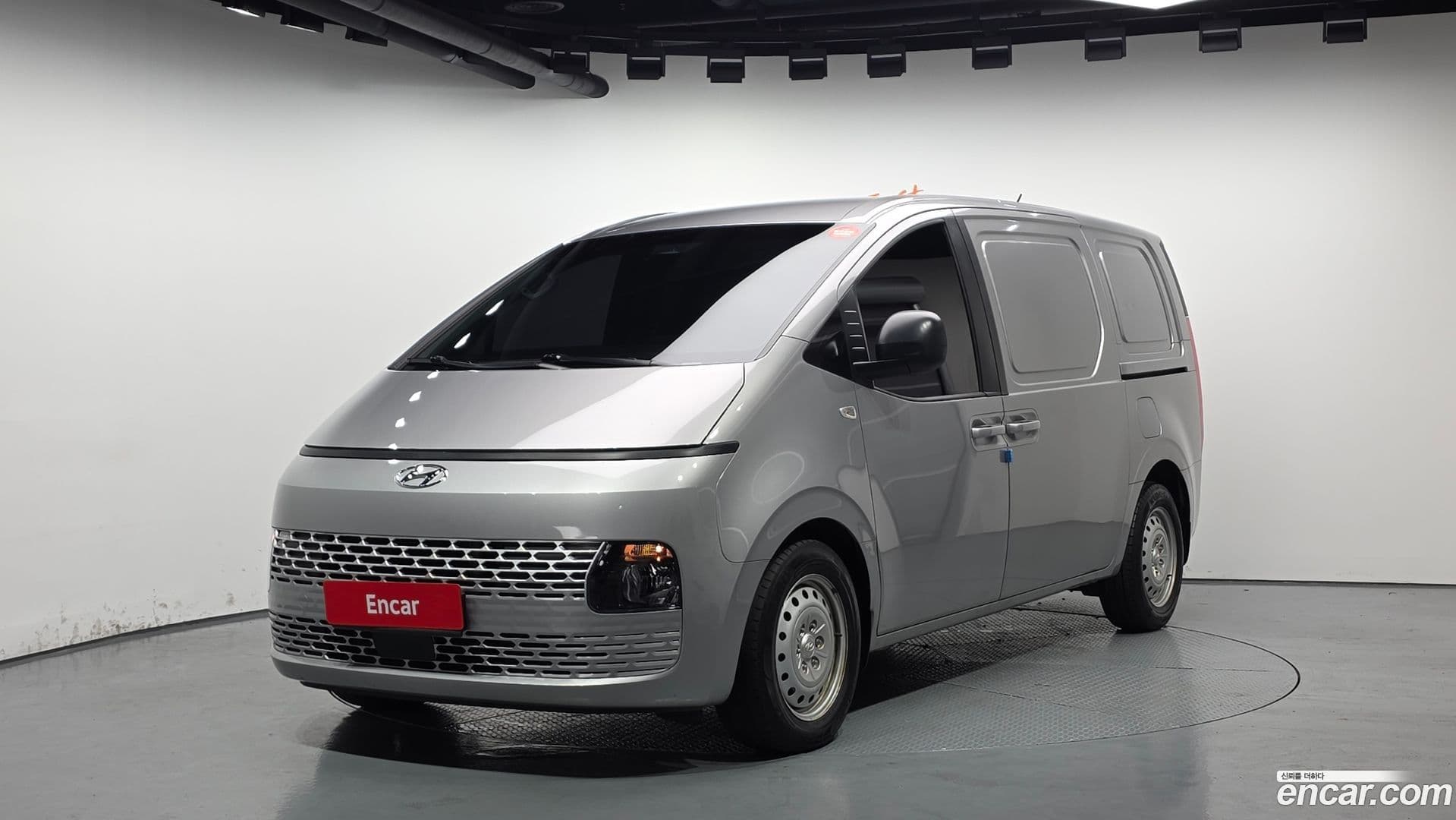 Main__Slider__Photo:Staria Hyundai 2022.10-0