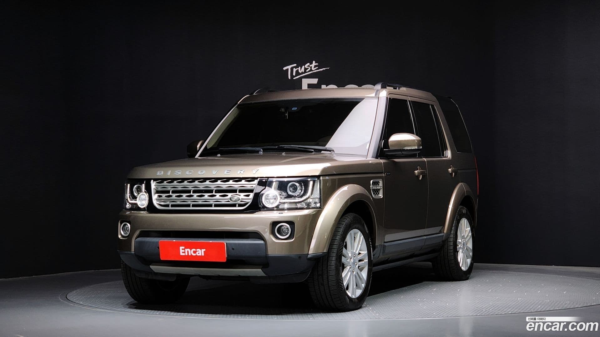 Main__Slider__Photo:Discovery Land Rover 2015.8-0