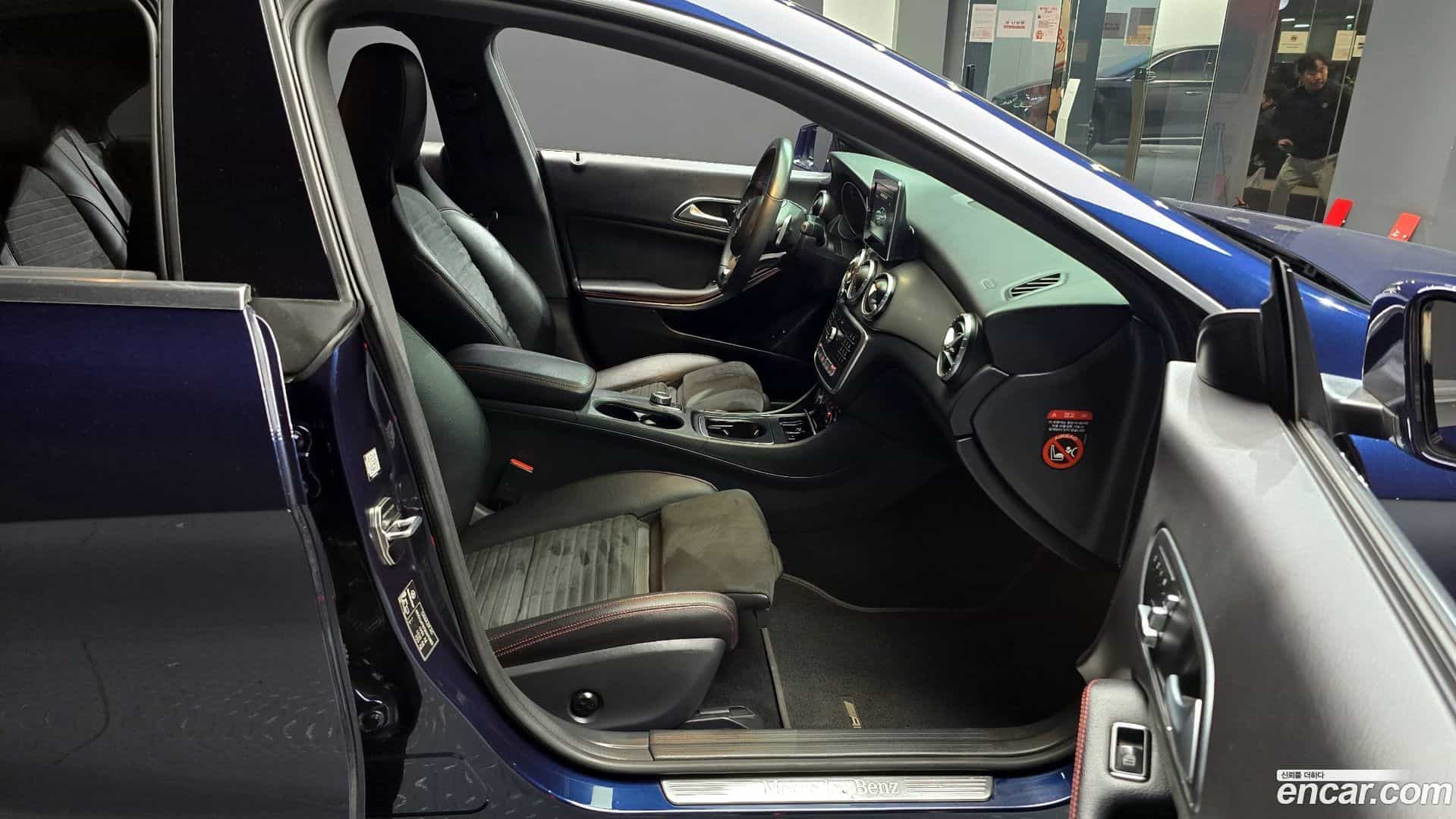 CLA-Class Mercedes-Benz 2018.6-INNER-010
