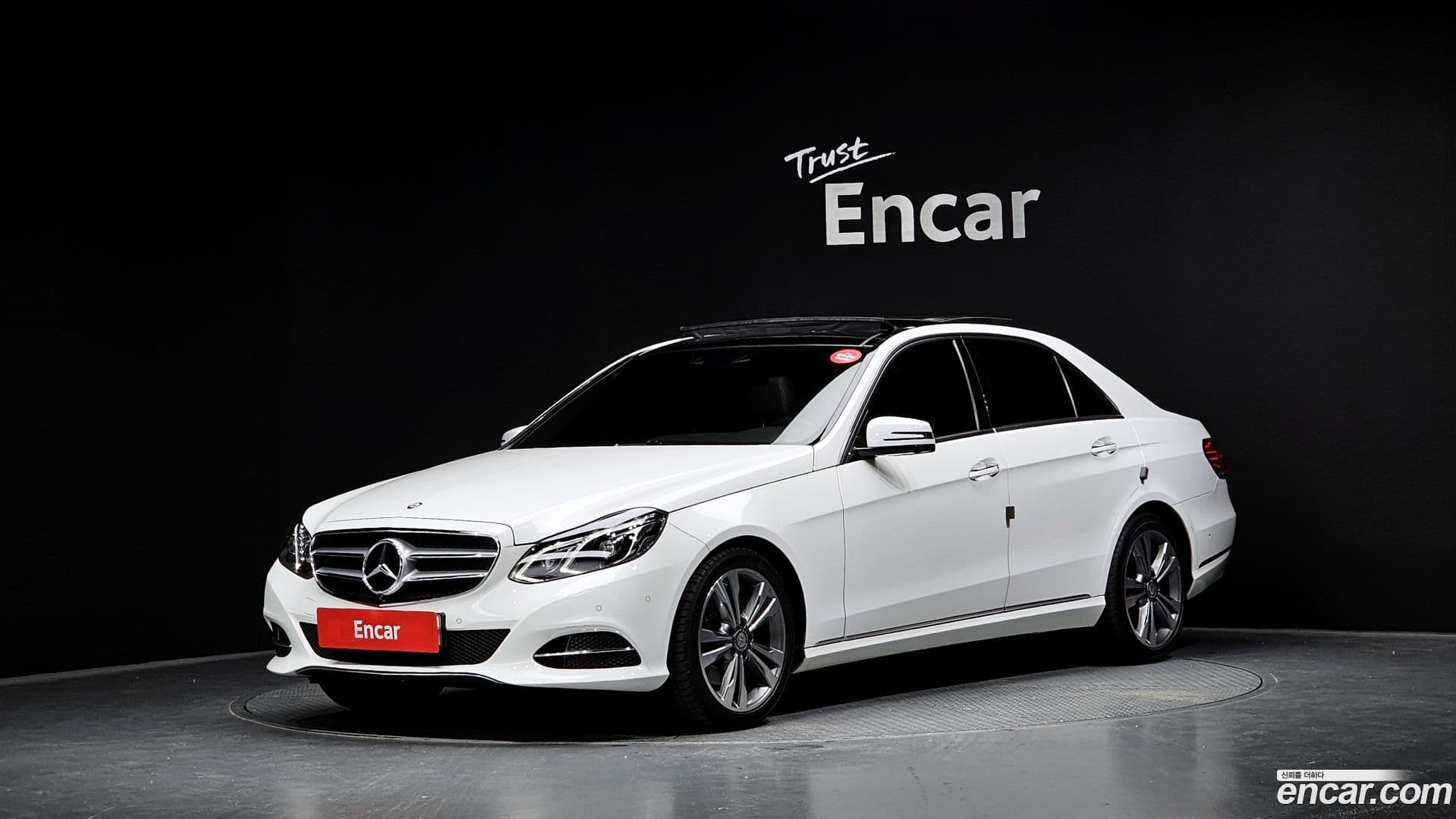 Main__Slider__Photo:E-Class Mercedes-Benz 2015.8-0