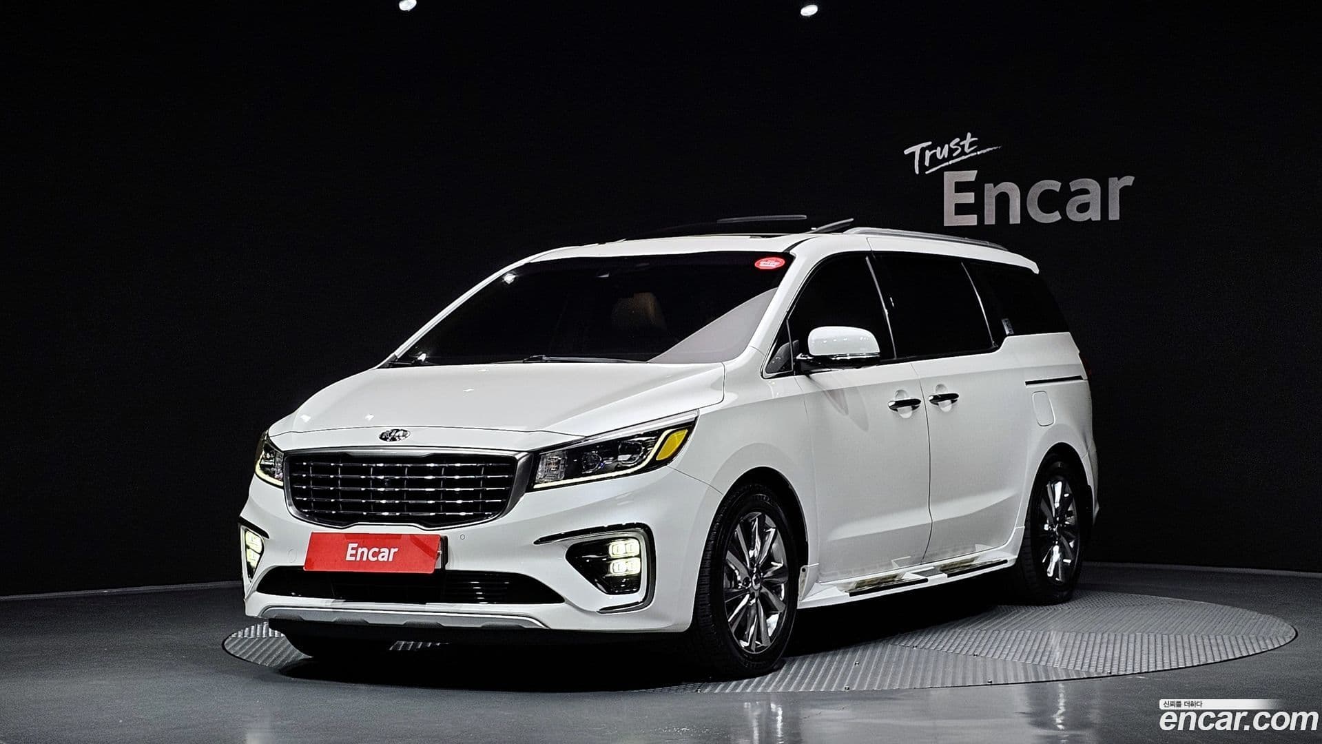 Main__Slider__Photo:Canival Kia 2019.1-0