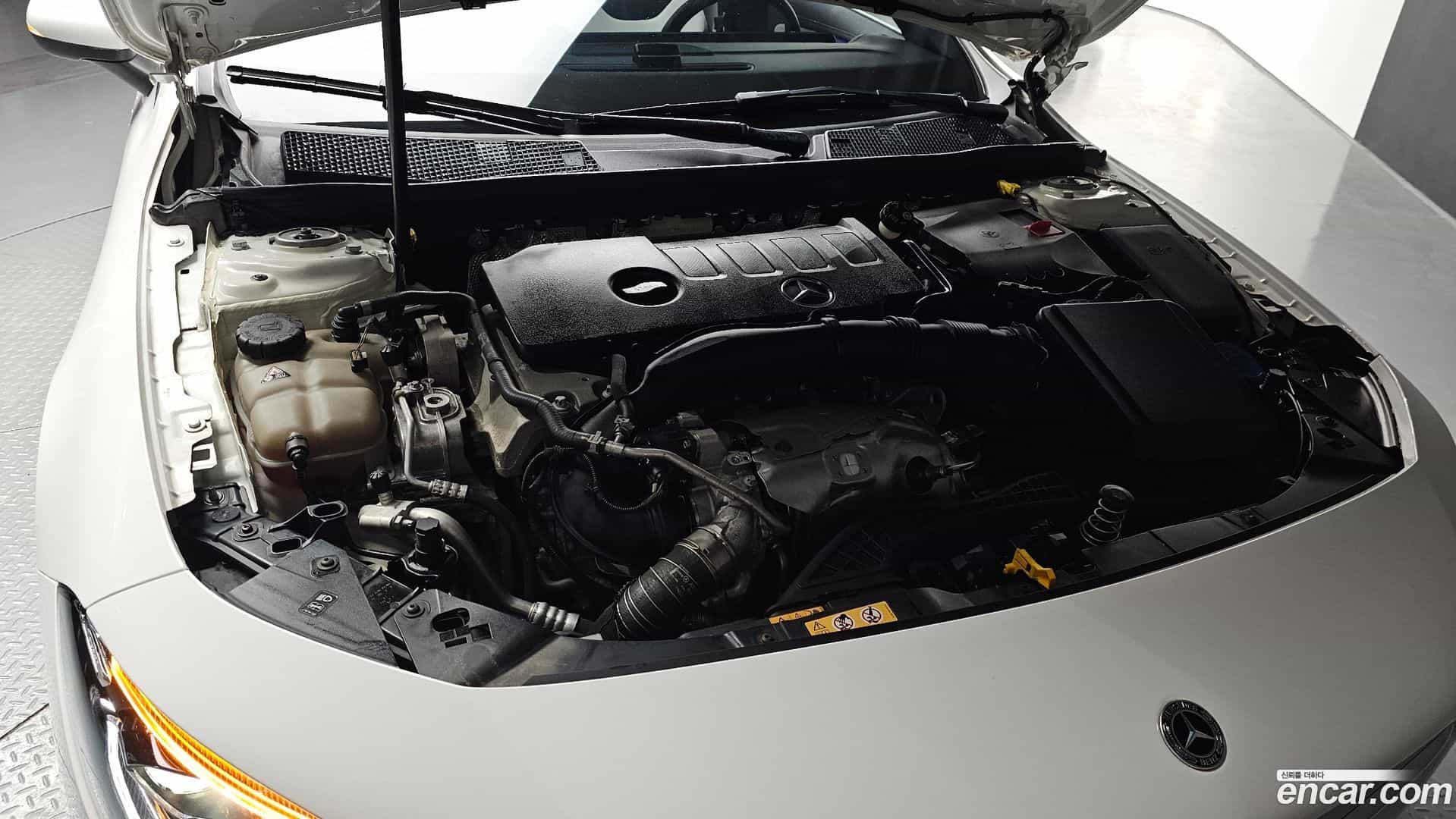 CLA-Class Mercedes-Benz 2020.10-INNER-006