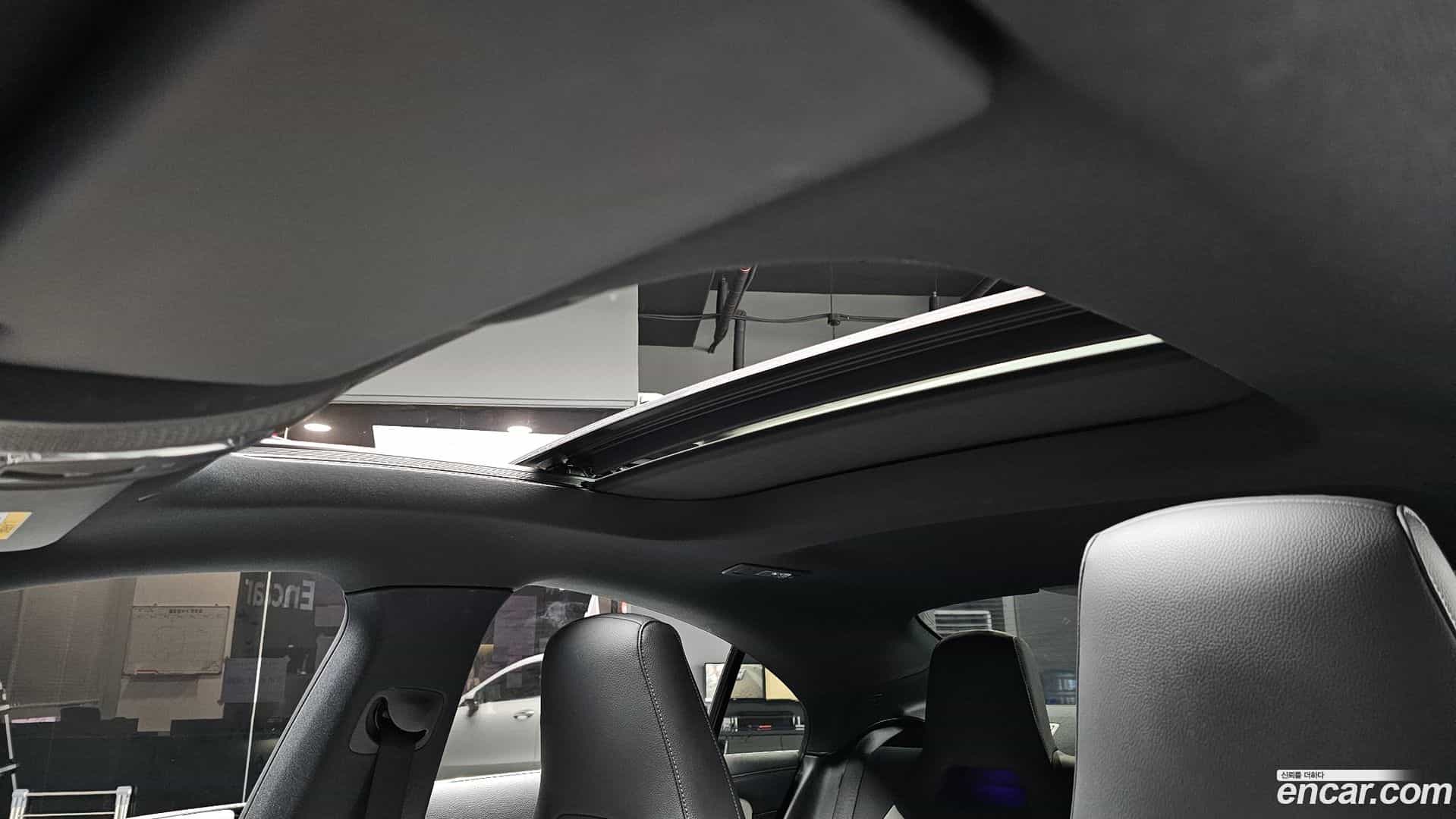 CLA-Class Mercedes-Benz 2020.10-OPTION-021