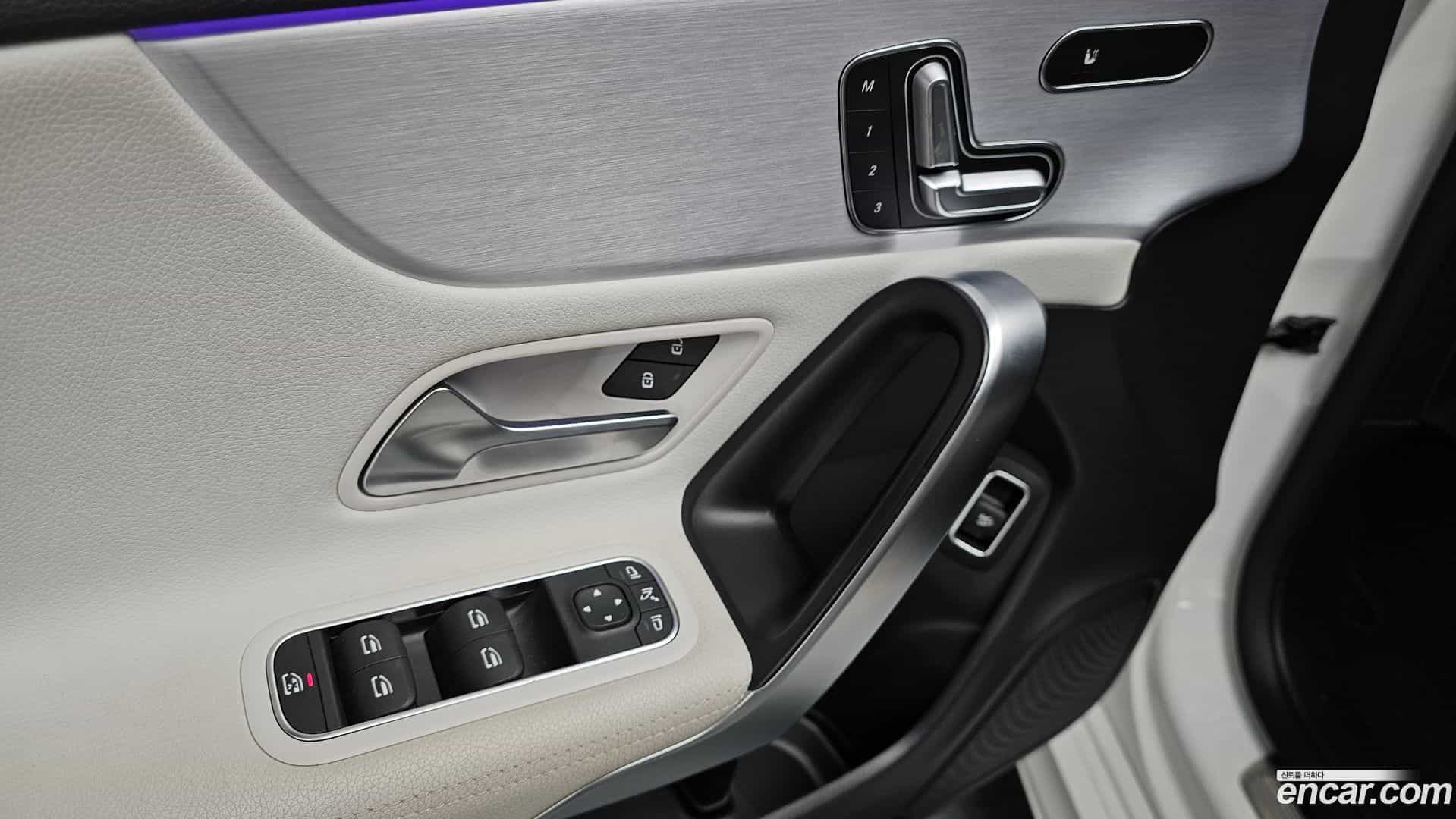 CLA-Class Mercedes-Benz 2020.10-OPTION-022