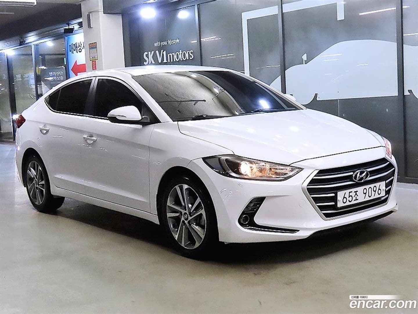 Main__Slider__Photo:AVANTE Hyundai 2017.4-0