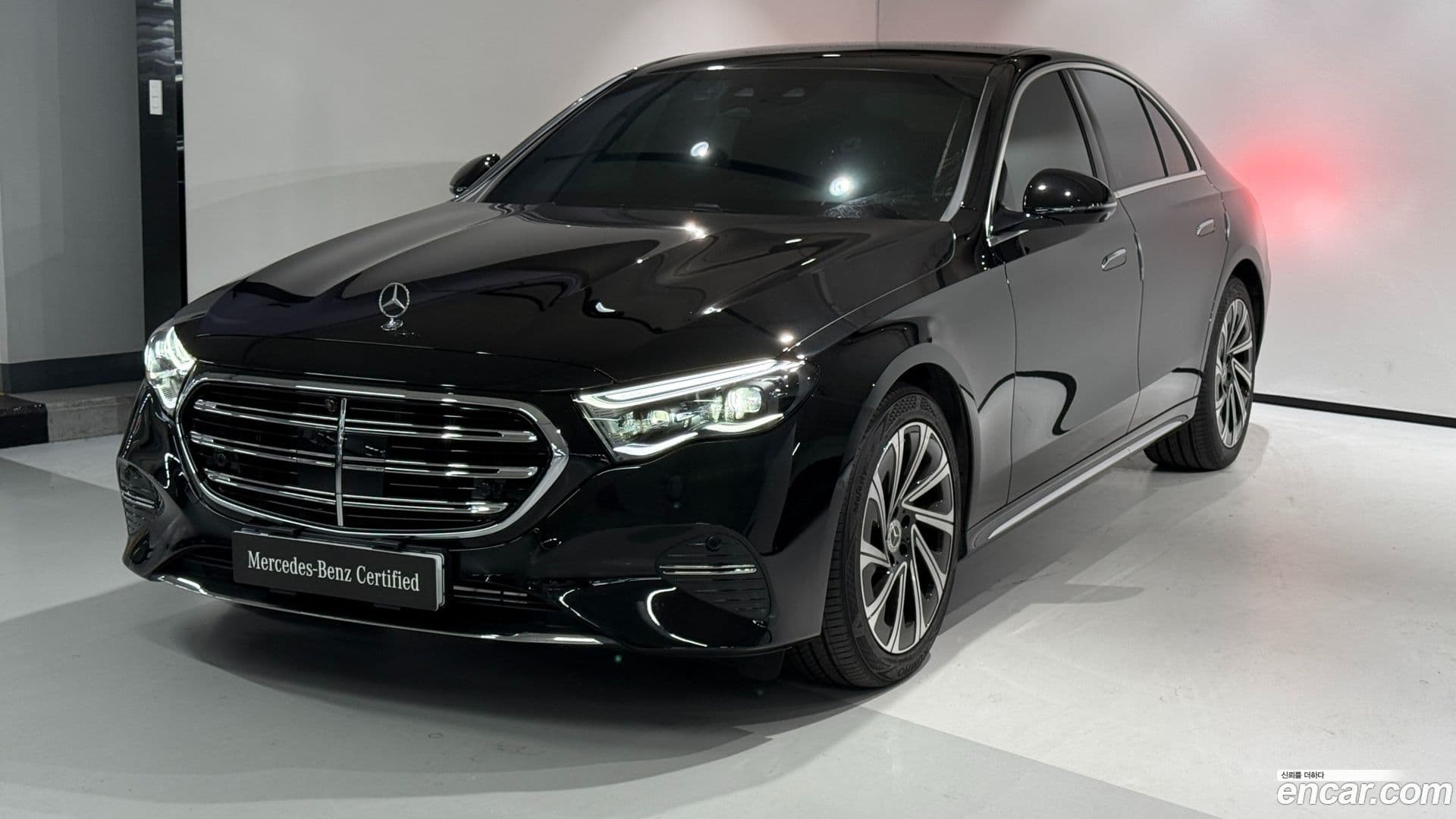Main__Slider__Photo:E-Class Mercedes-Benz 2025.1-0