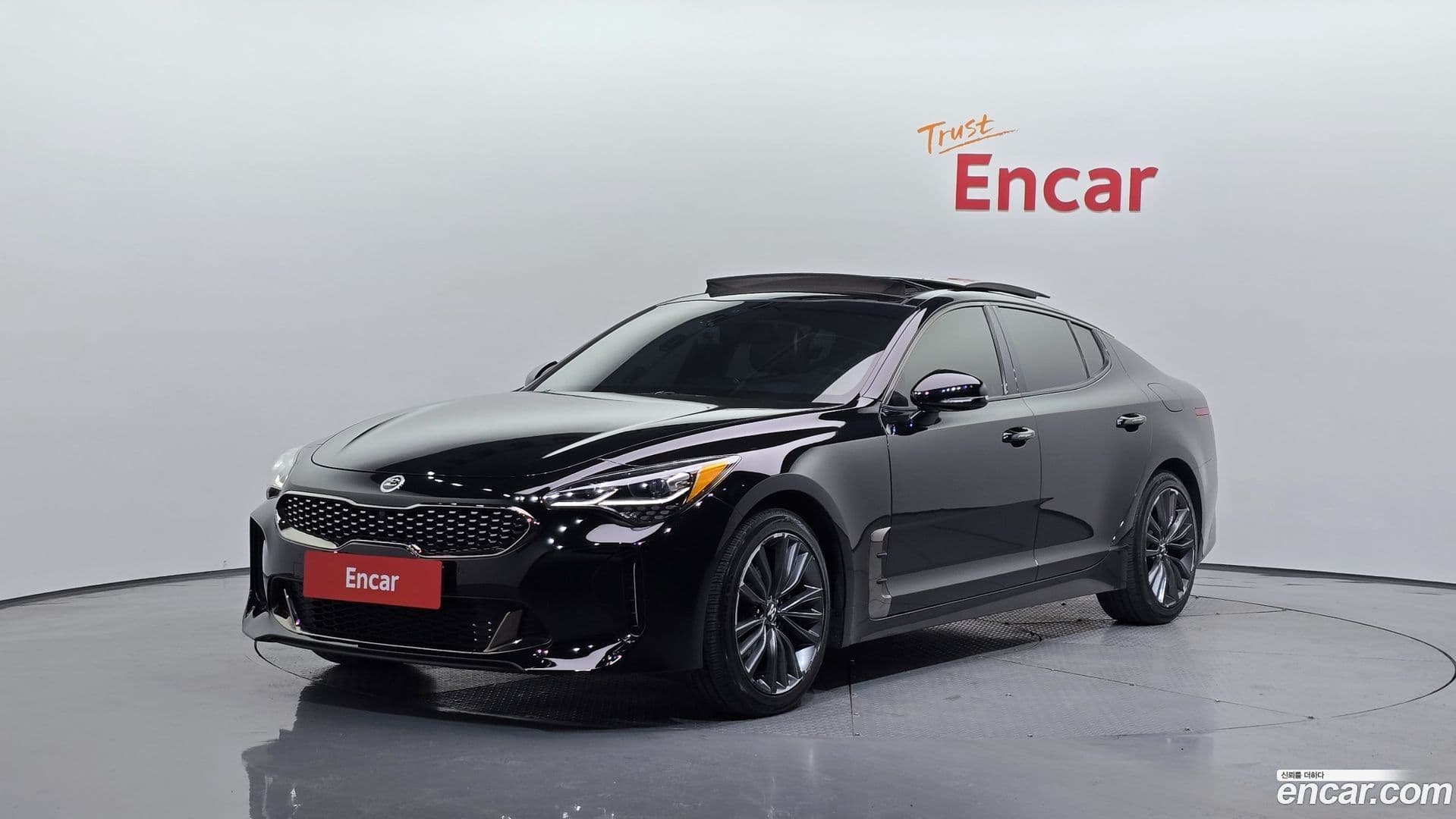 Main__Slider__Photo:Stinger Kia 2017.10-0