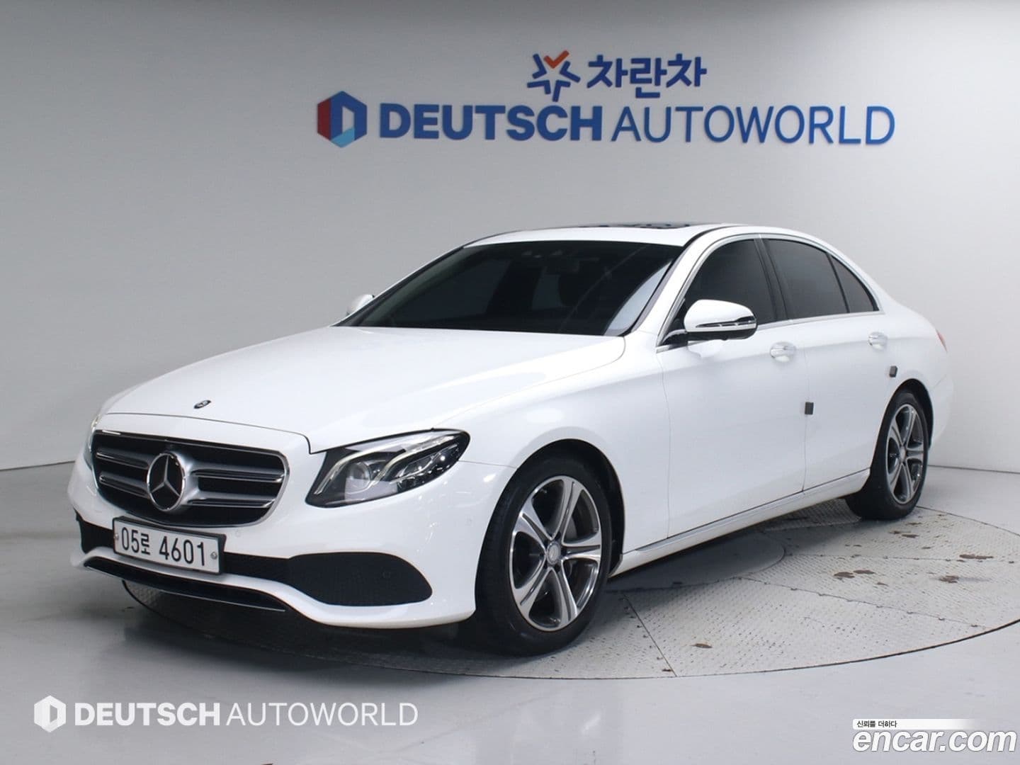 Main__Slider__Photo:E-Class Mercedes-Benz 2017.2-0