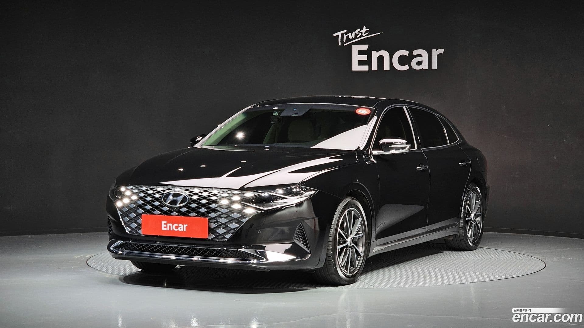 Main__Slider__Photo:Grandeur Hyundai 2021.10-0