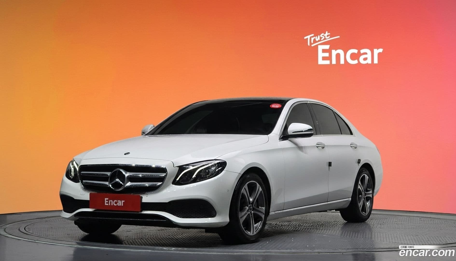 Main__Slider__Photo:E-Class Mercedes-Benz 2019.8-0