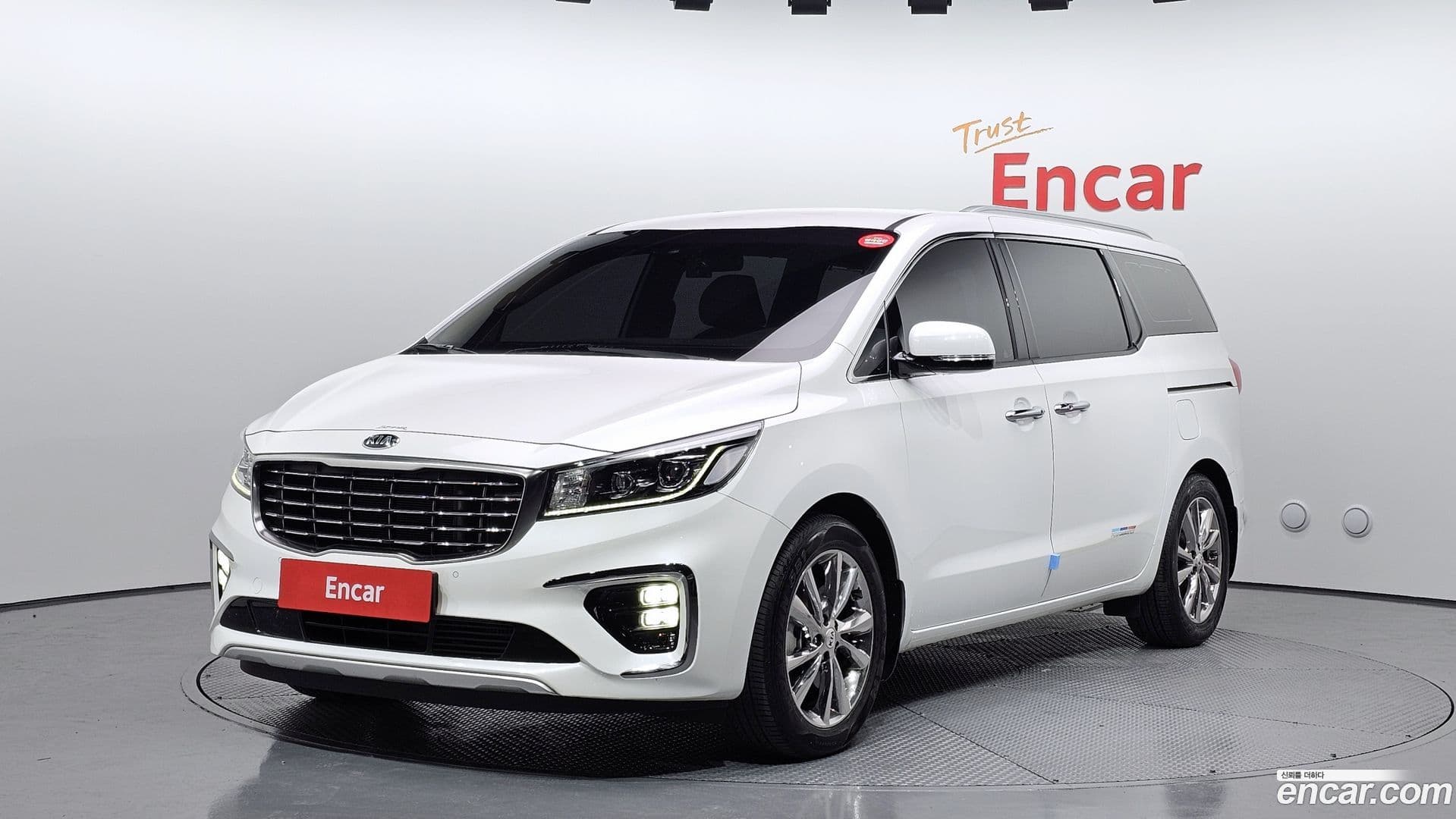 Main__Slider__Photo:Canival Kia 2019.3-0
