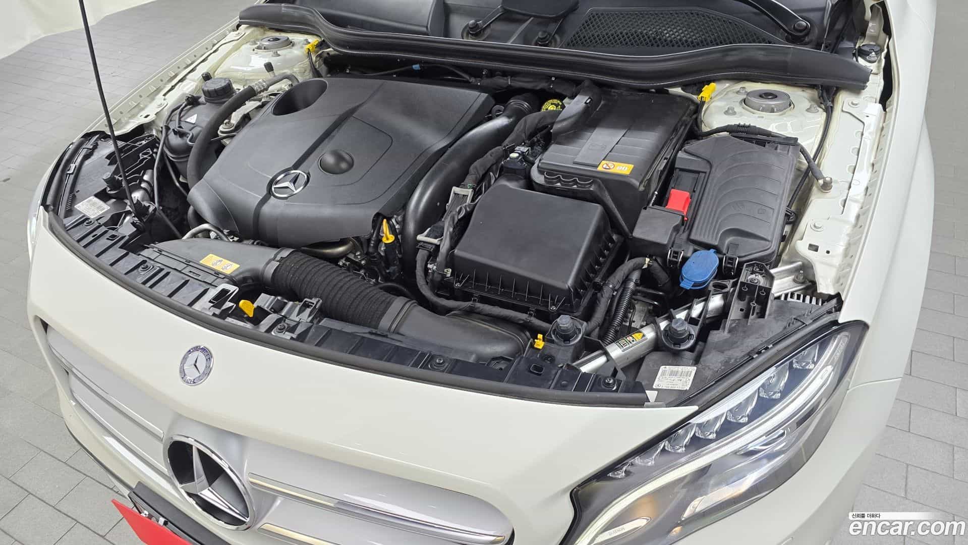 GLA-Class Mercedes-Benz 2015.2-INNER-006
