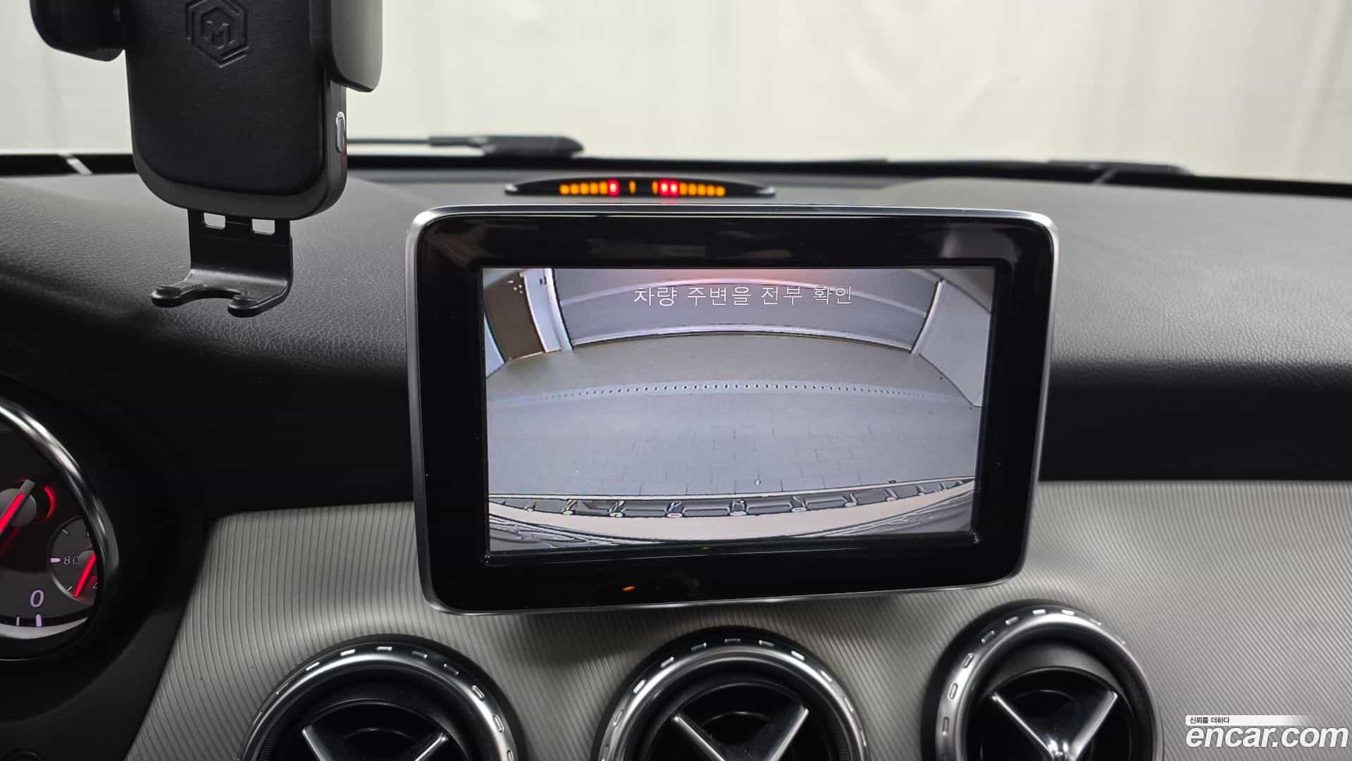 GLA-Class Mercedes-Benz 2015.2-OPTION-019