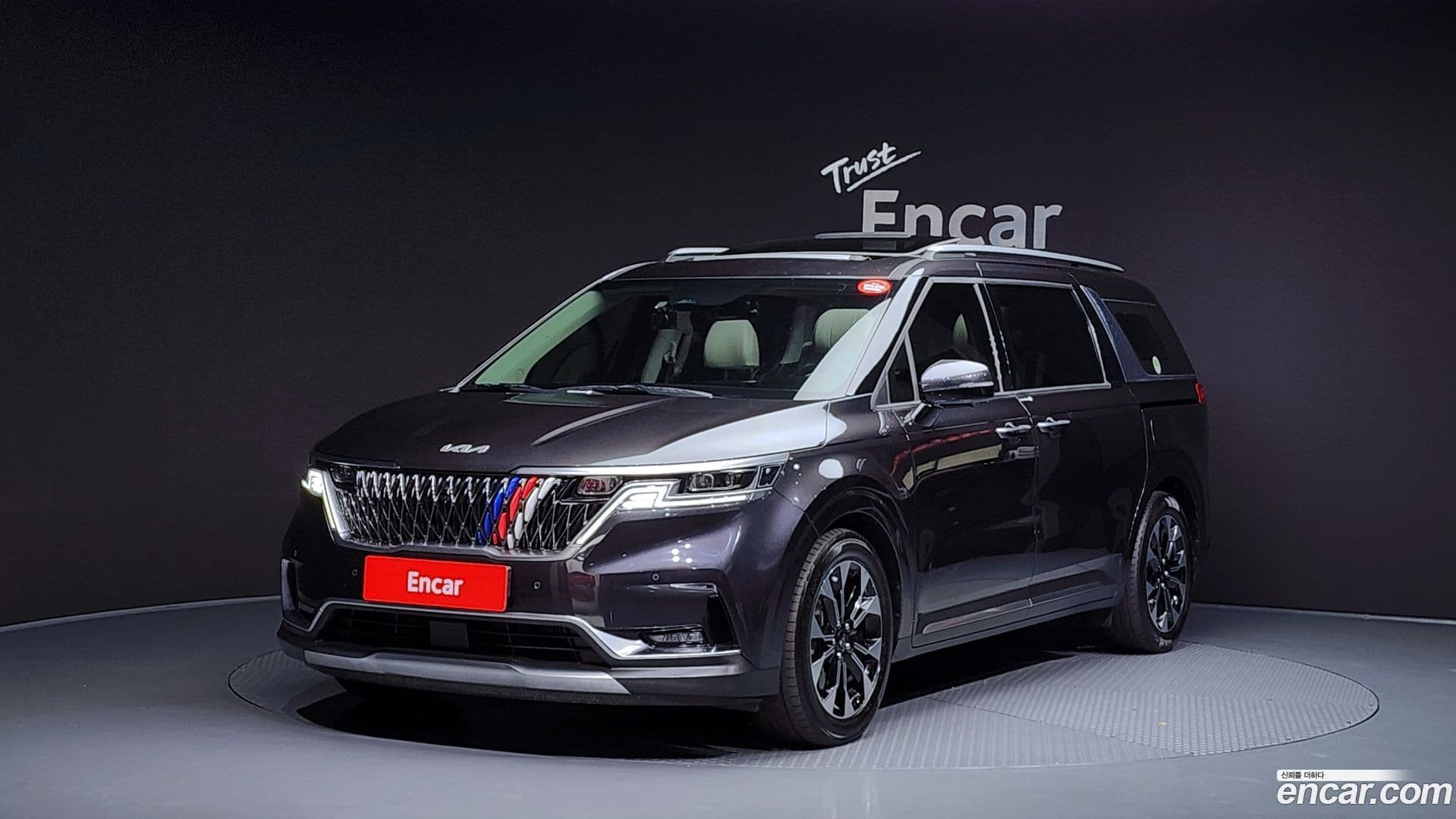 Main__Slider__Photo:Canival Kia 2021.1-0